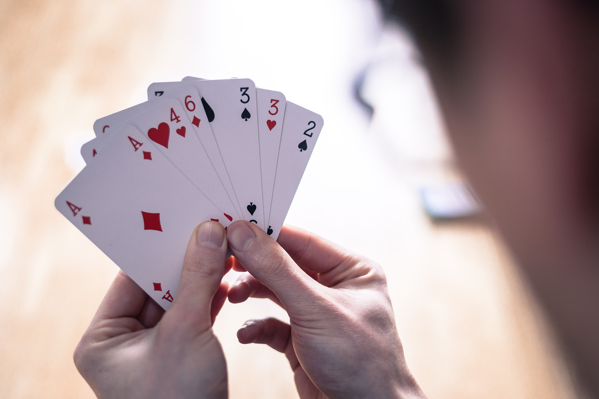 至高之牌黑桃二：隐藏身份，追踪隐形