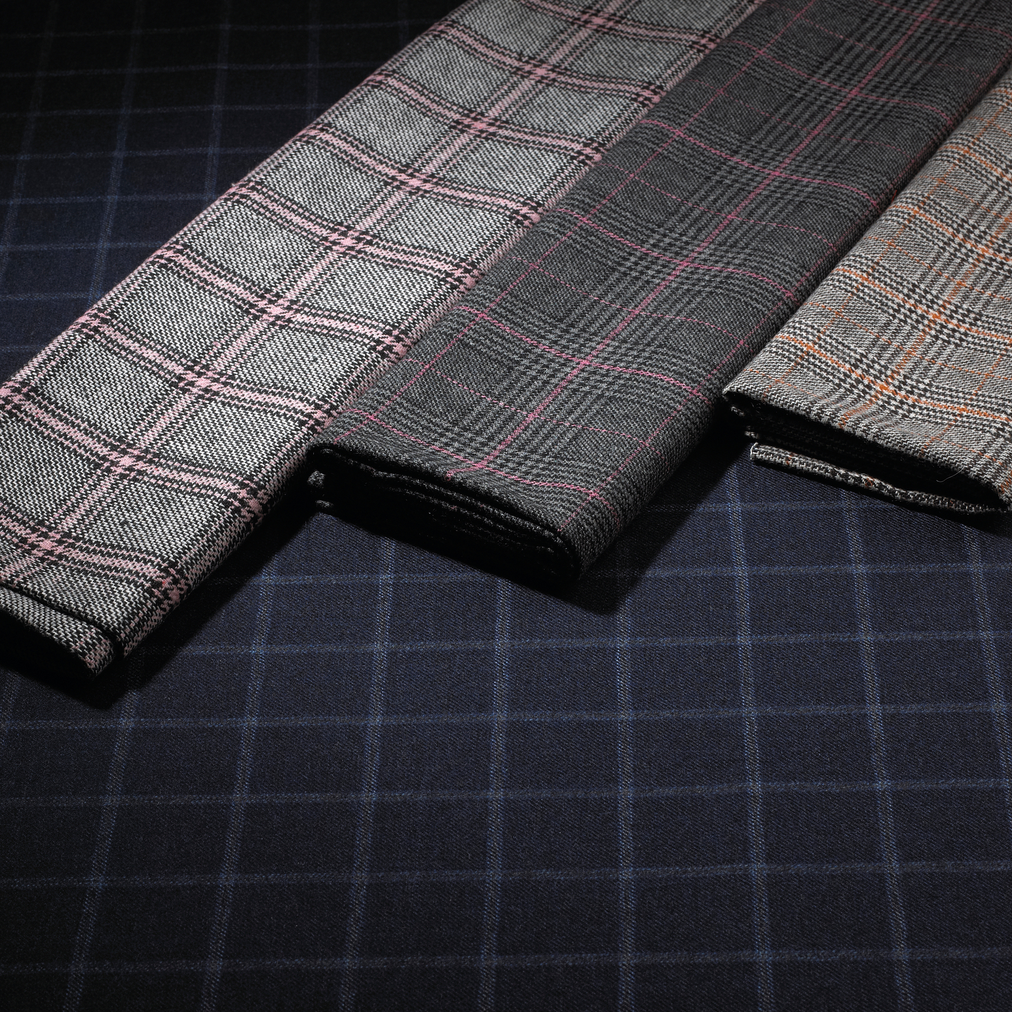 在裁剪过程中不同宽度的编织布料固定时为什么会位置偏移