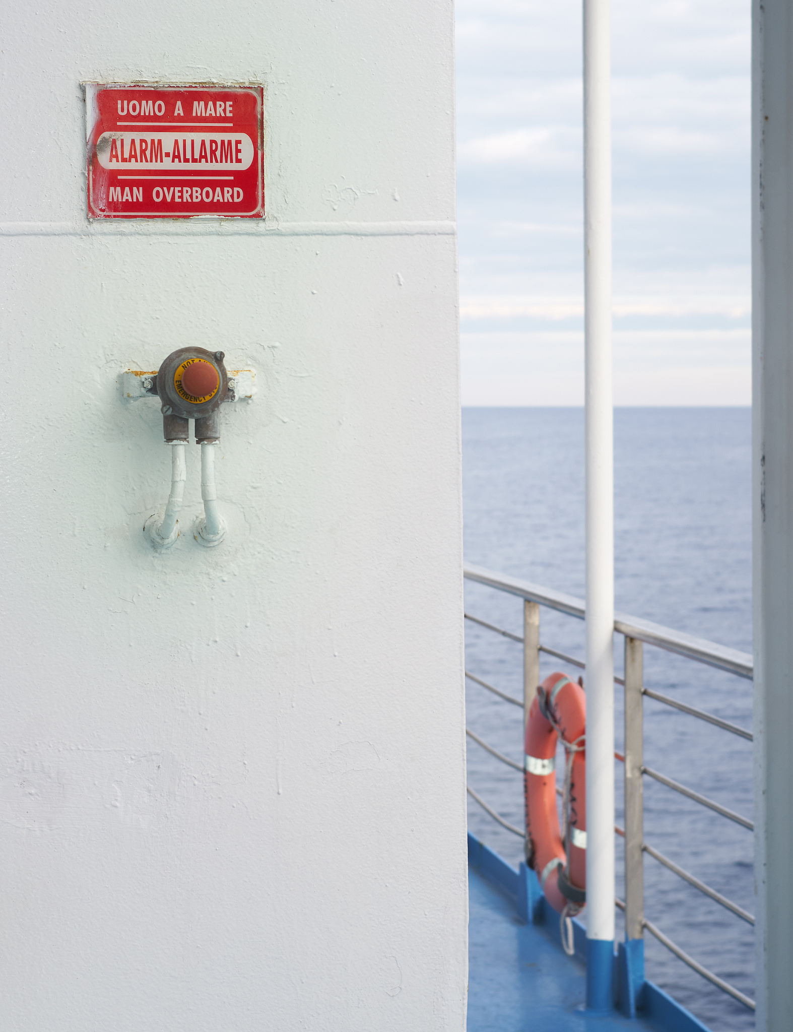 Man Overboard: 翻译及相关信息