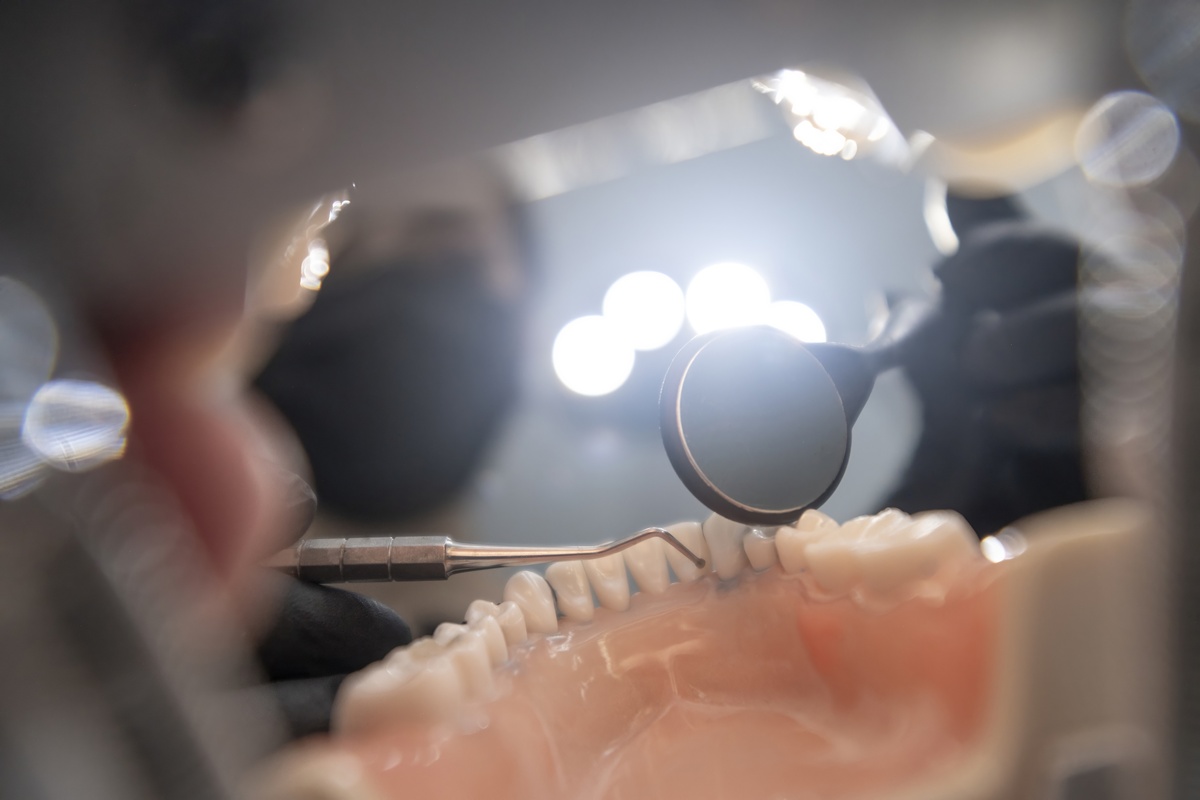 口腔修复工艺专业与口腔医学技术专业一样吗？-深度解析