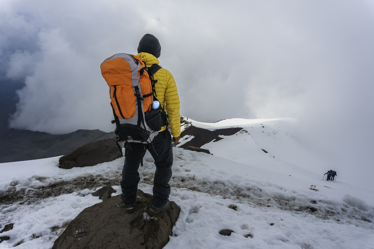 以你有过哪些「自己都觉得很酷」的户外经历？为题写一篇1200字文章重新编写标题