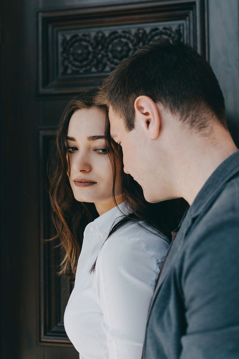 请不少于800汉字的博客文章语言要幽默口语化。主题是：妒忌和嫉妒的区别两者的不同和意思解释