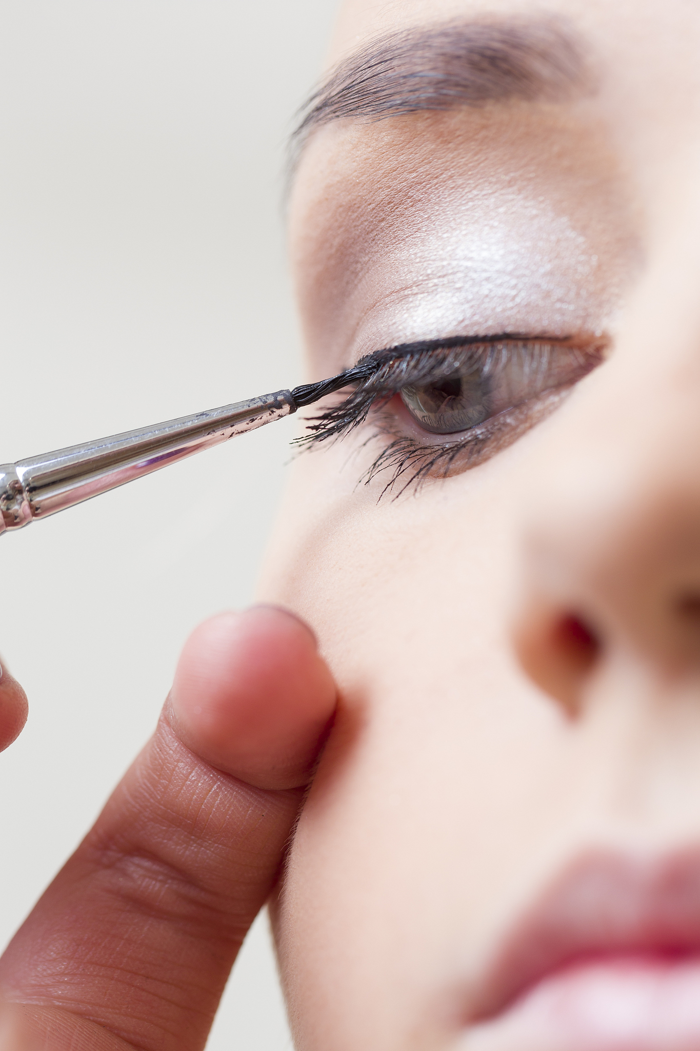 西安化妆学校：打造完美眉形，提升你的颜值