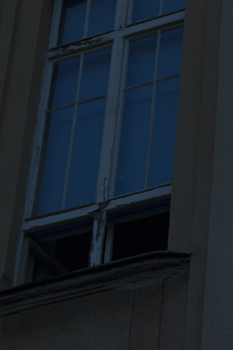 翻译：窗户安全防护要求 - 抗冲击玻璃或栅栏