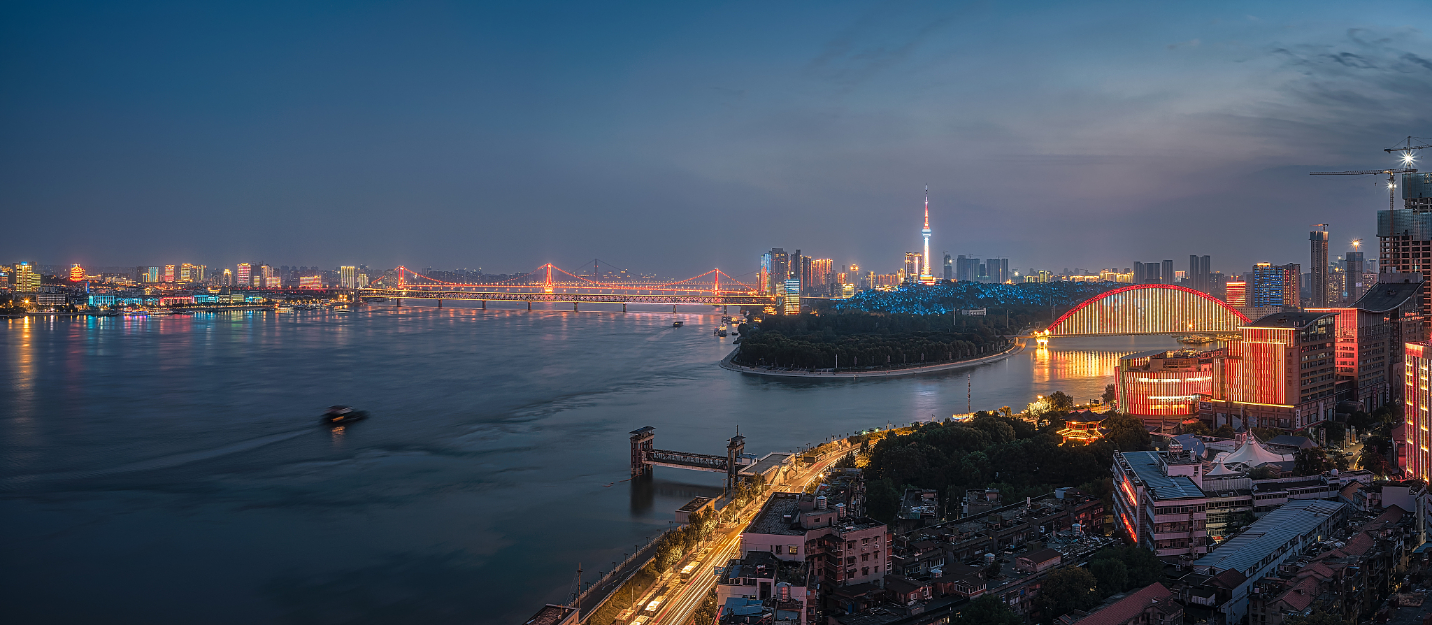 武汉两江汇入口夜景