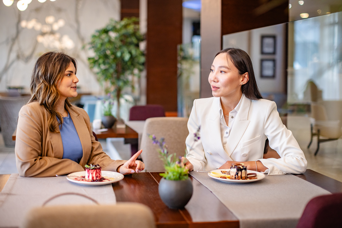 银行客户经理和第一次见面的客户吃饭怎么提酒