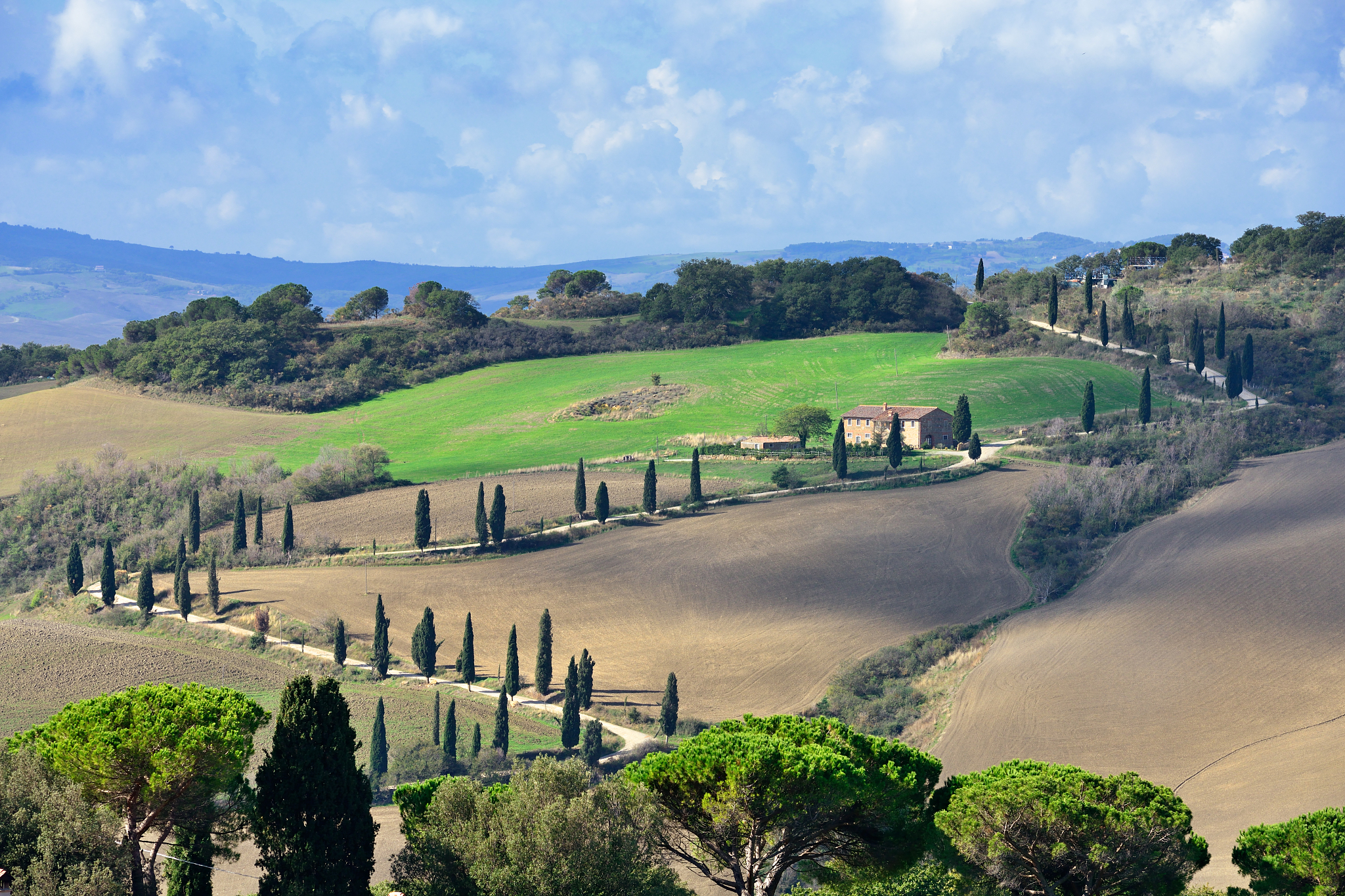 Write a seo optimised article outline for dentist in bengaluru and dental tourism with headings, sub headings and 3 bullet points with faqs