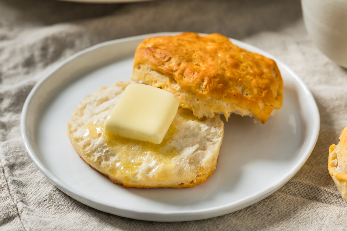 咸蛋黄肉松吐司VS超浓牛奶吐司：谁才是你的味蕾杀手？！