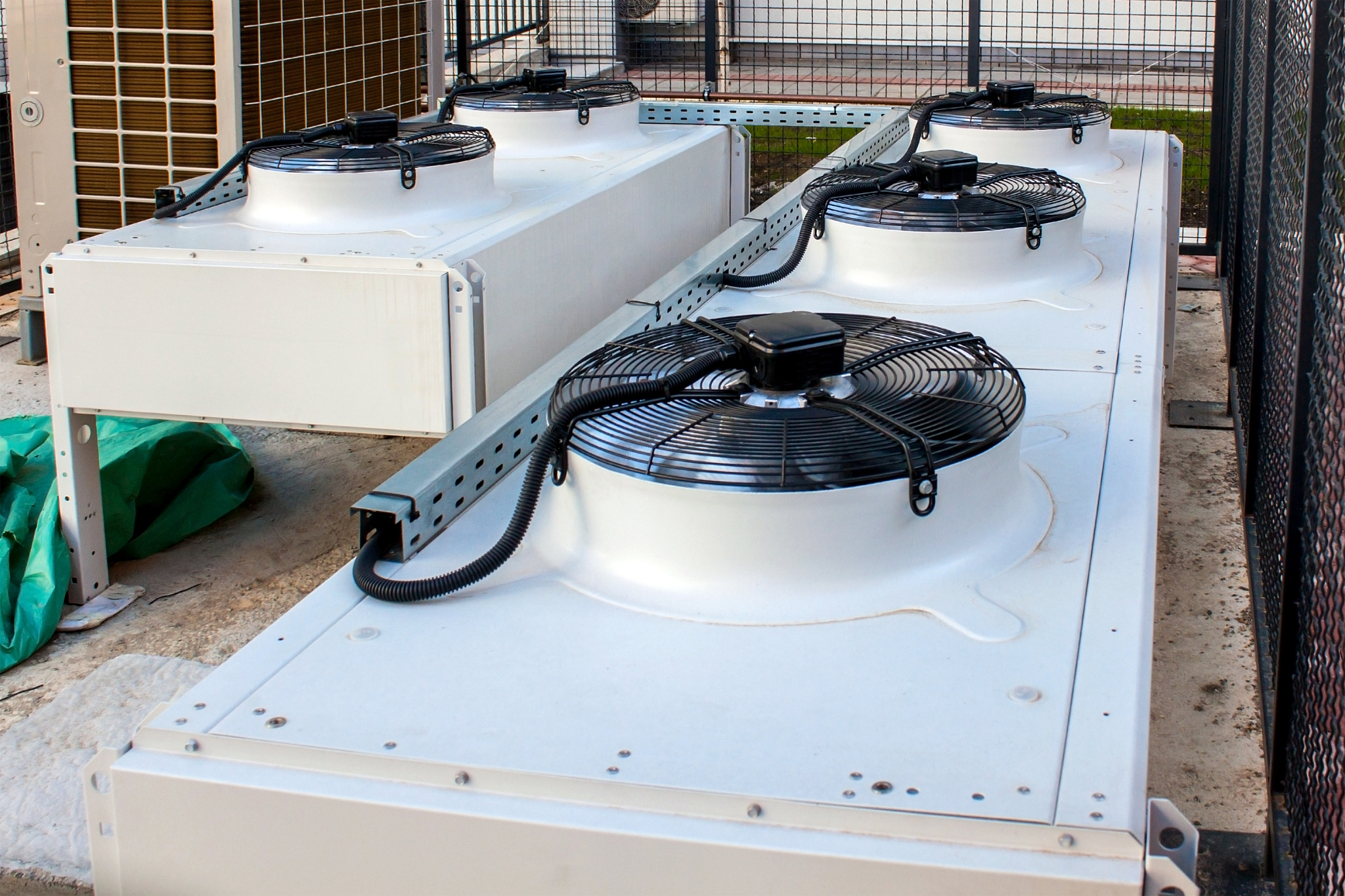 脅威：ハイセンス、2022年は45㎏から一時的に撤退し、アマゾン限定販売になり、2023年は、同じ状況の冷蔵庫小型直冷の商品はすでに復活、洗濯機にも低価格戦略でセット奪取する狙いセットを厳守するため、安定供給・品質の維持のほか、コスト競争力は絶対必要