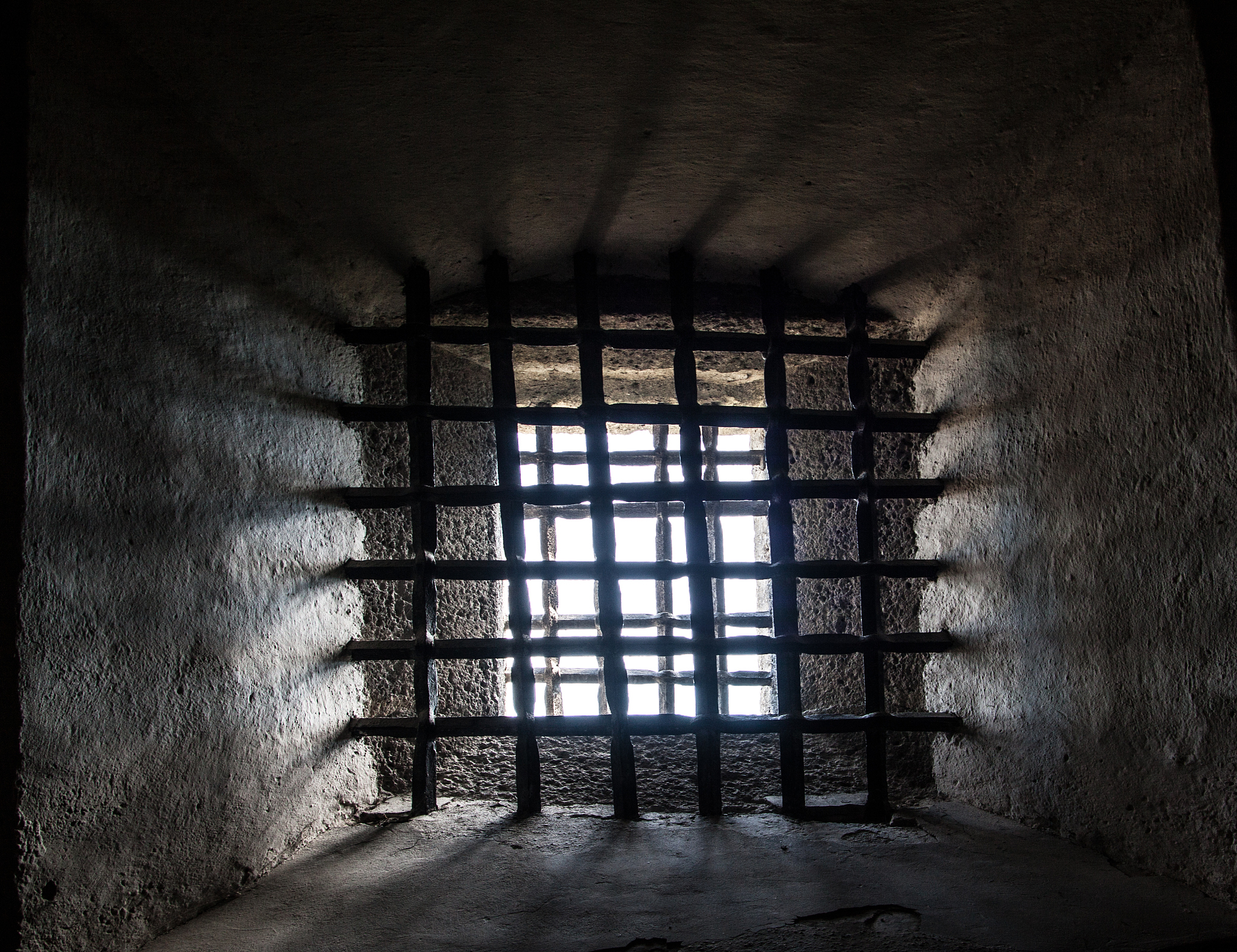 描写牢房的环境