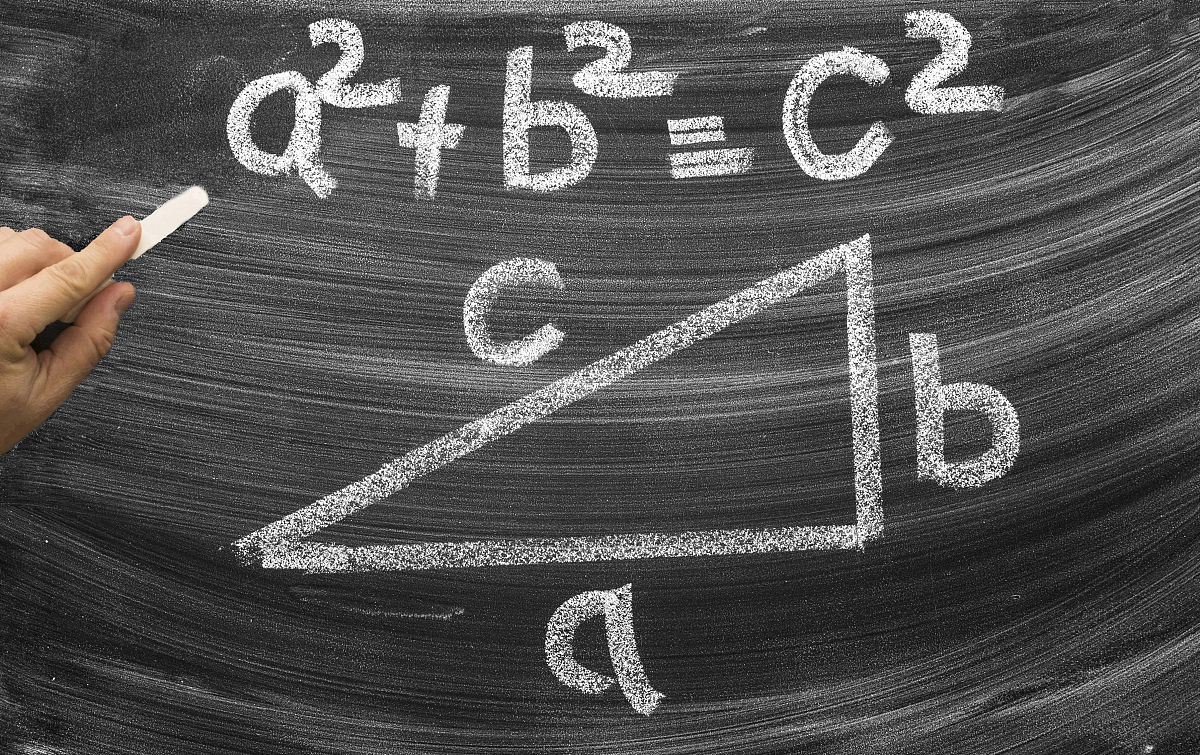 勾股定理教学重点与难点解析：初中数学必备知识