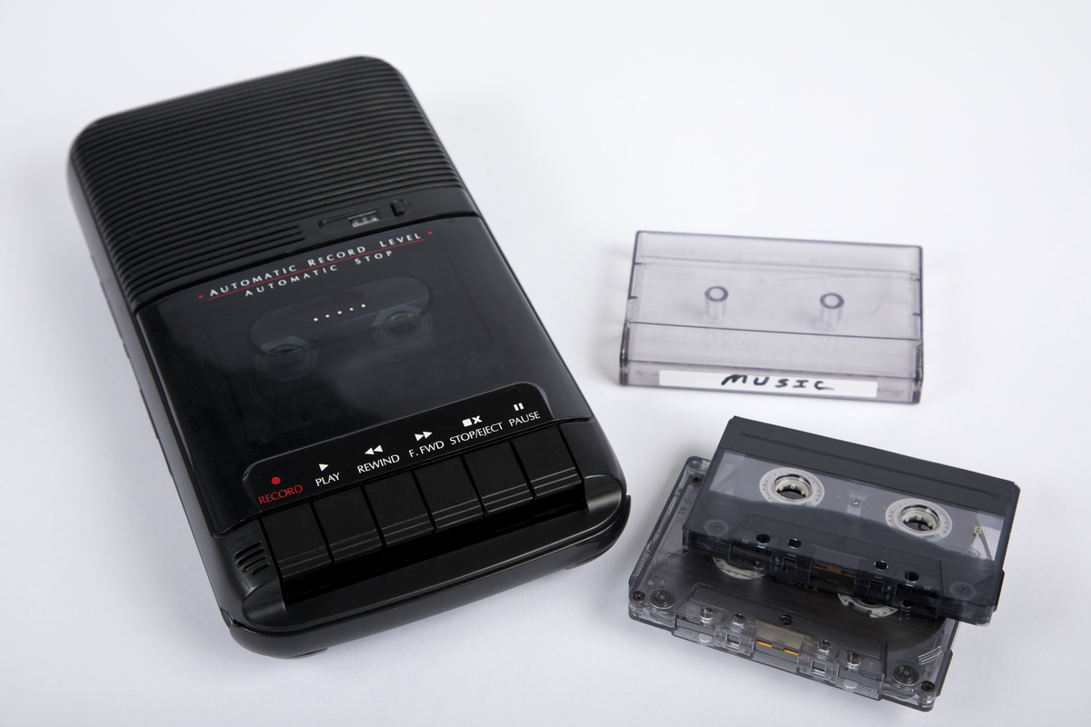 索尼FH-B150组合音响收音机功能使用指南：搜索、存储和收听电台