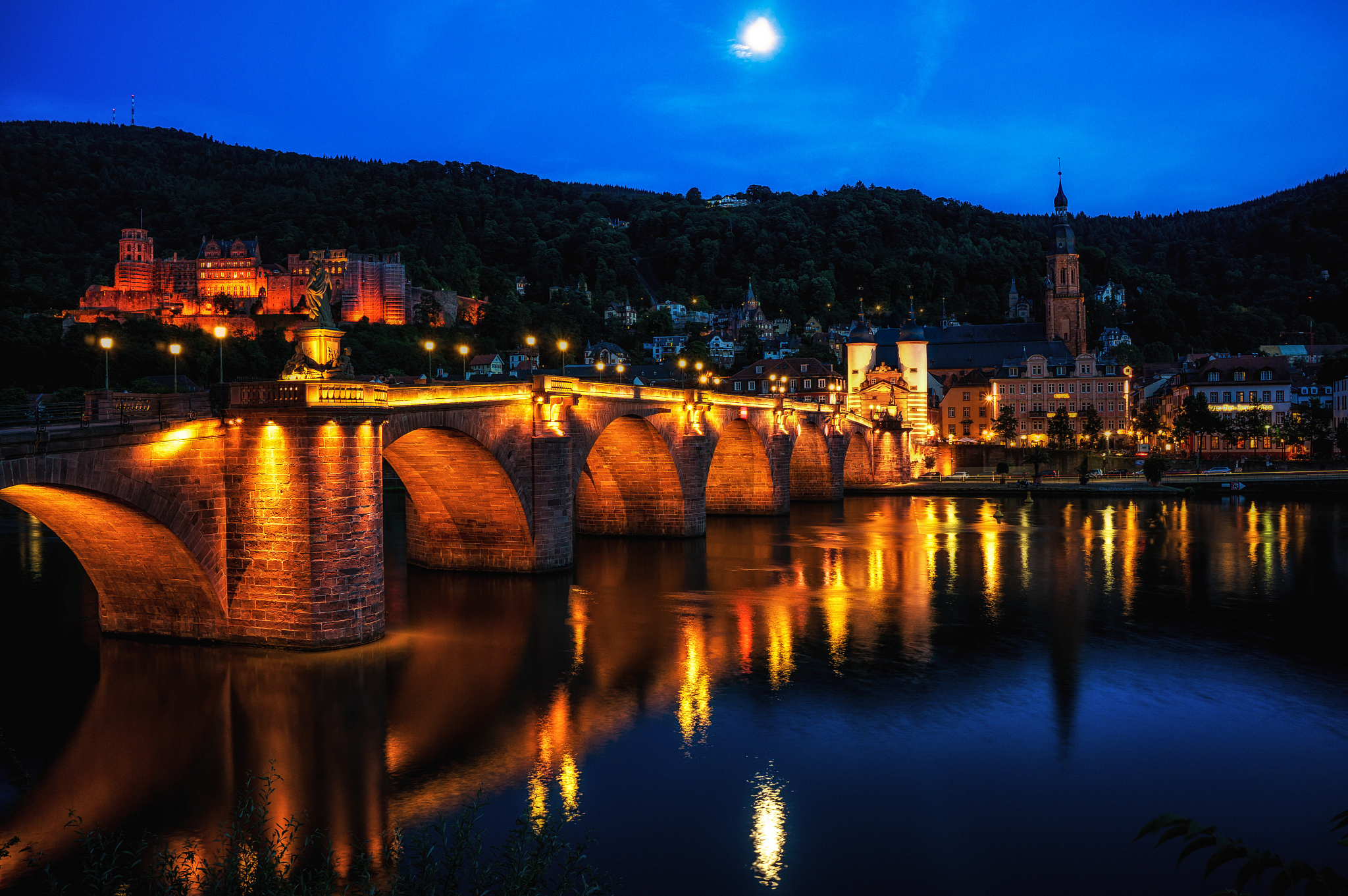 我想去宜春市旅游如何避开红灯区？