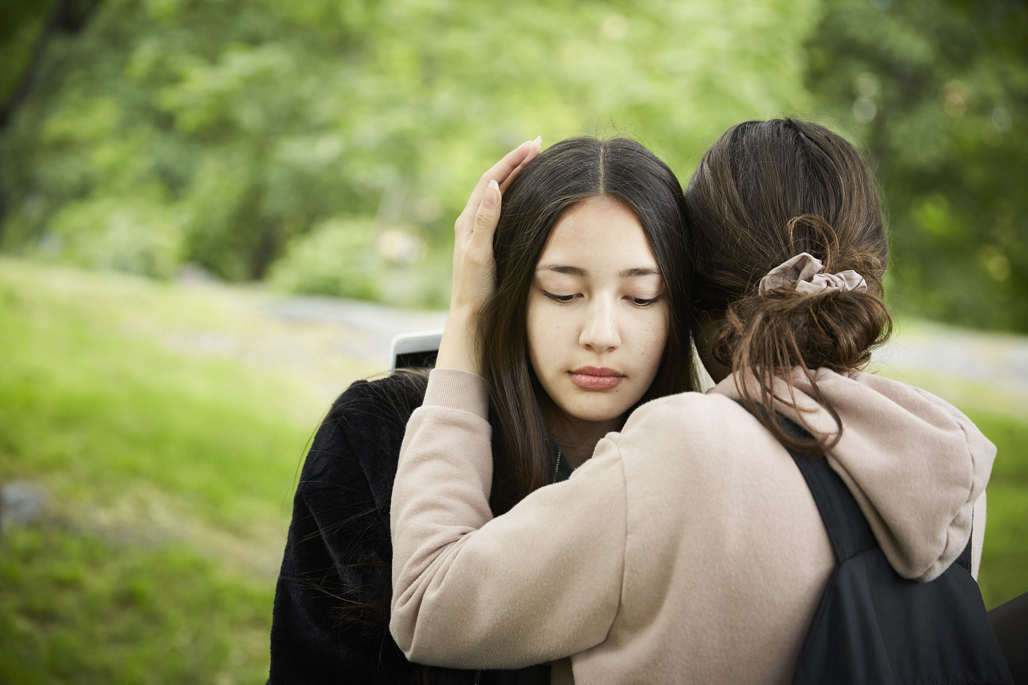 女朋友的温柔安慰：心情不好时如何让她开心