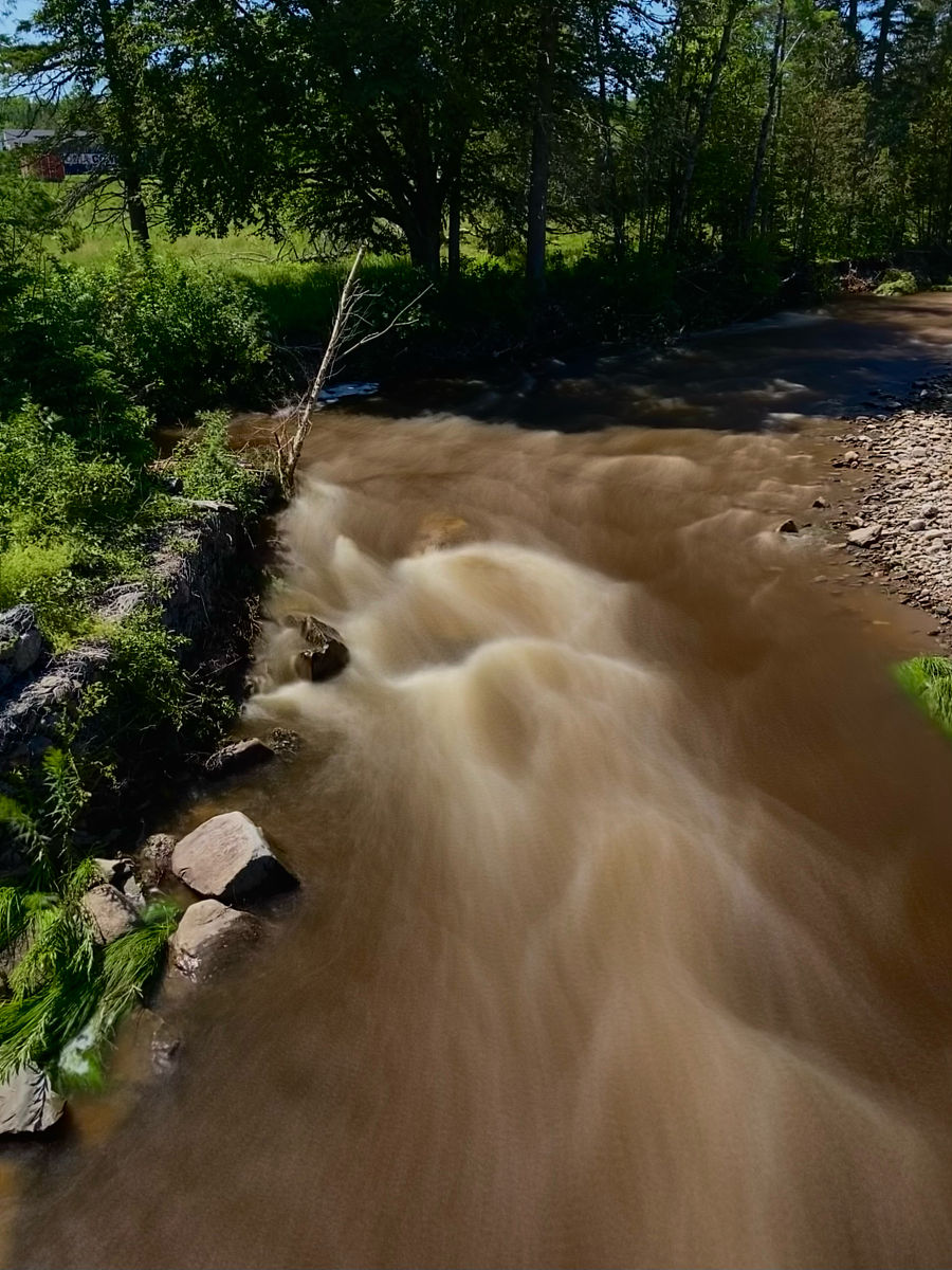 中断服务函数运行时可以有比这个中断优先级低的中断发生吗