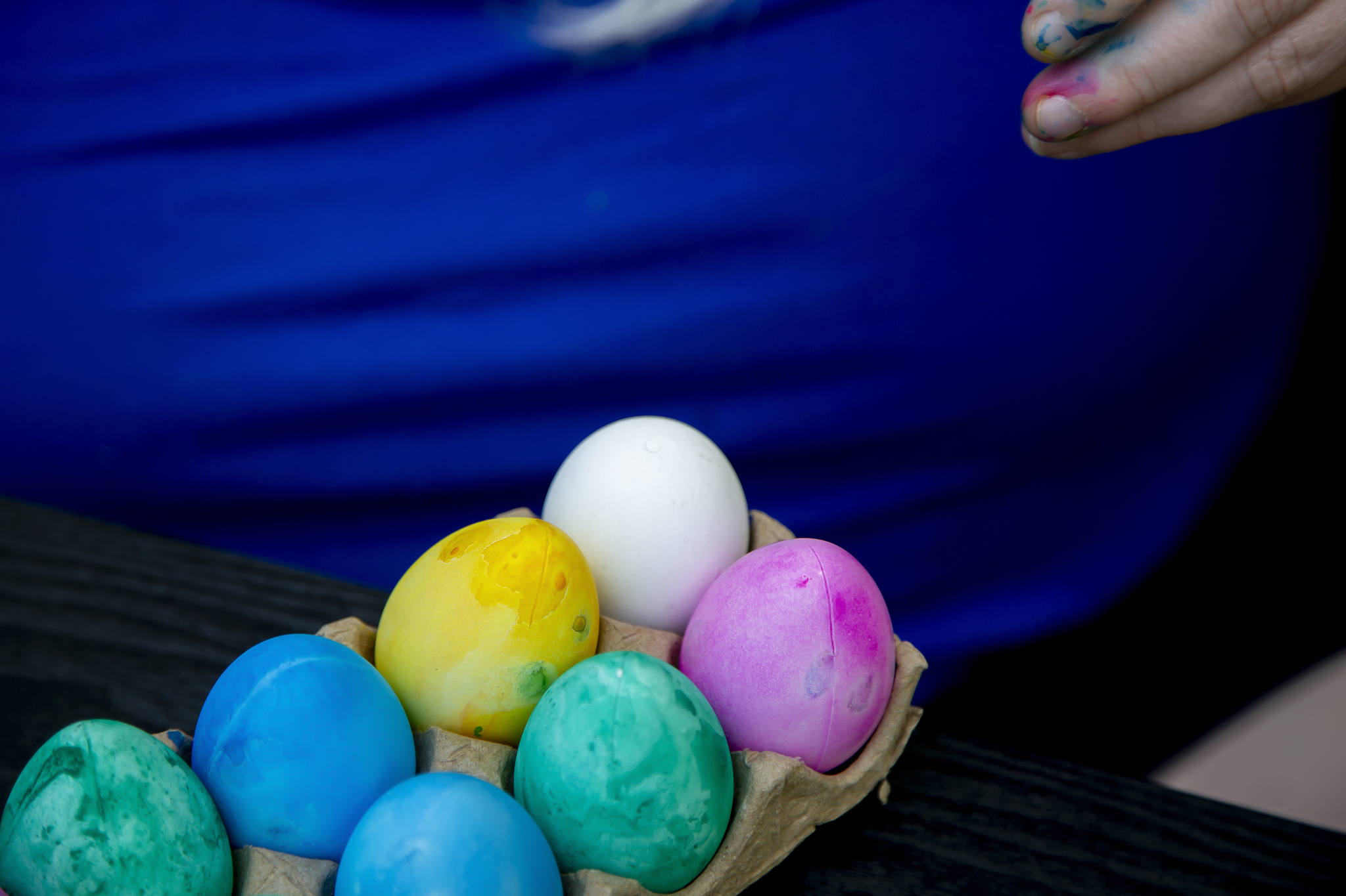 coloring easter eggs