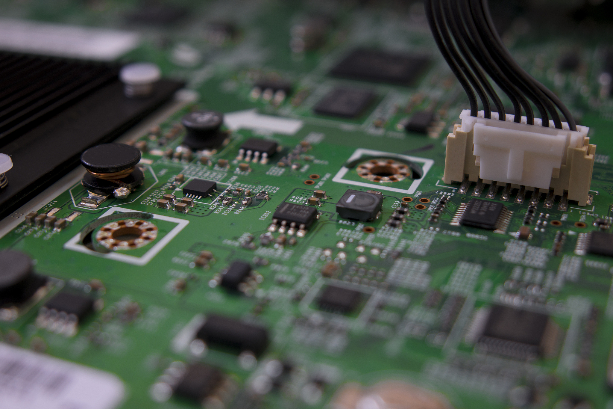 LCD 显示器技术：原理、结构和应用