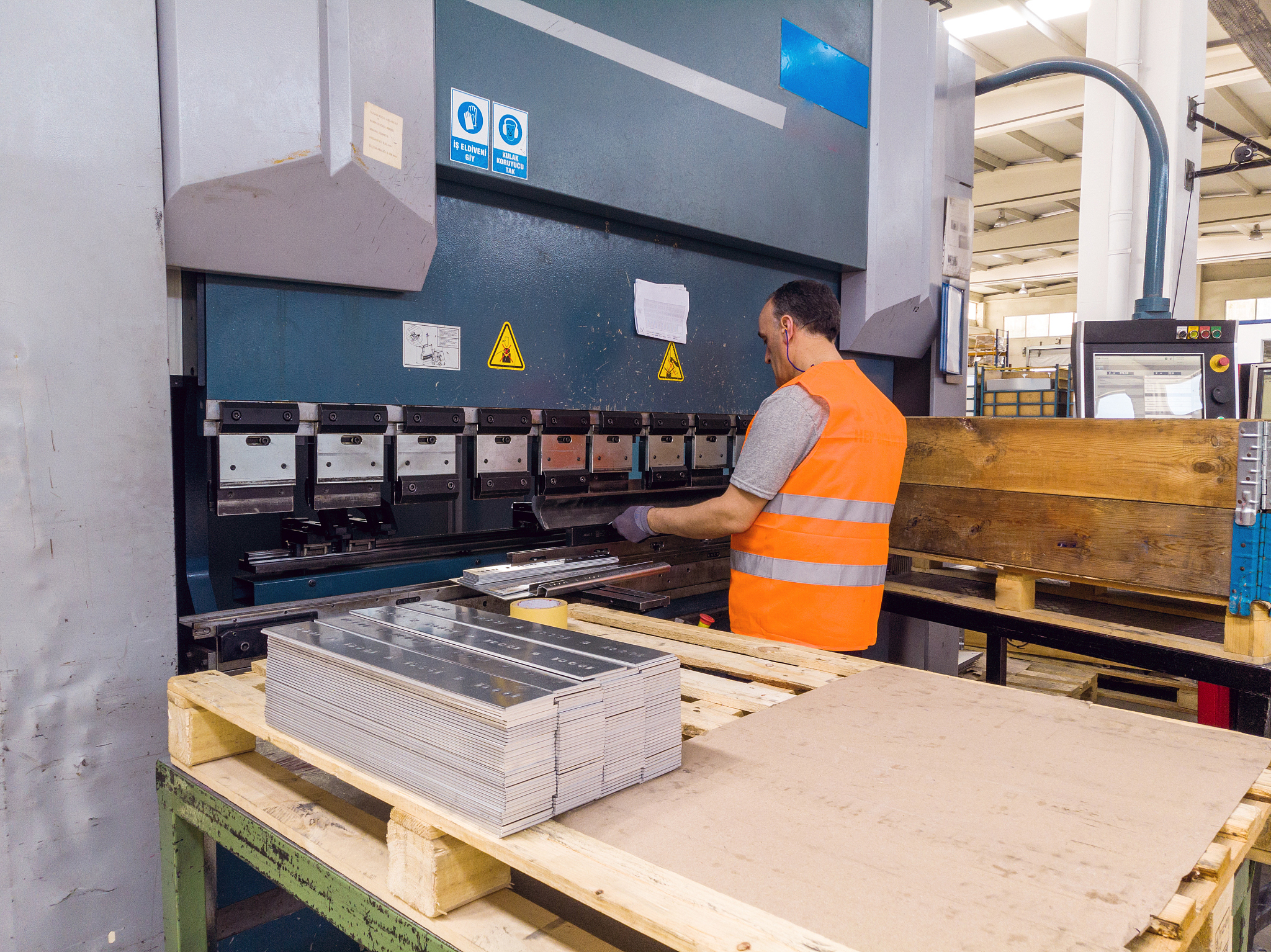 洱源县职业高级中学2022年专业设置：机械、电子商务、计算机等