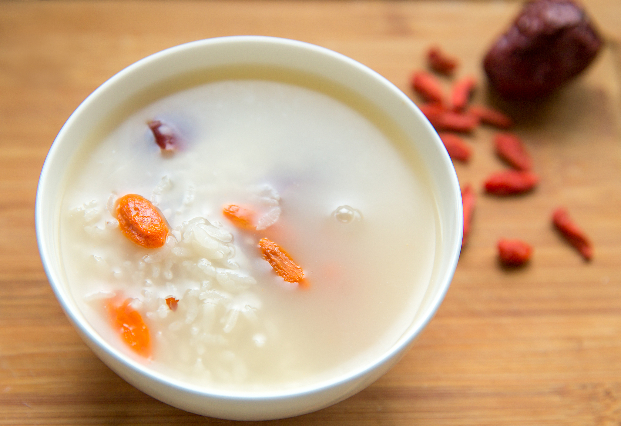 枸杞小米粥的功效，