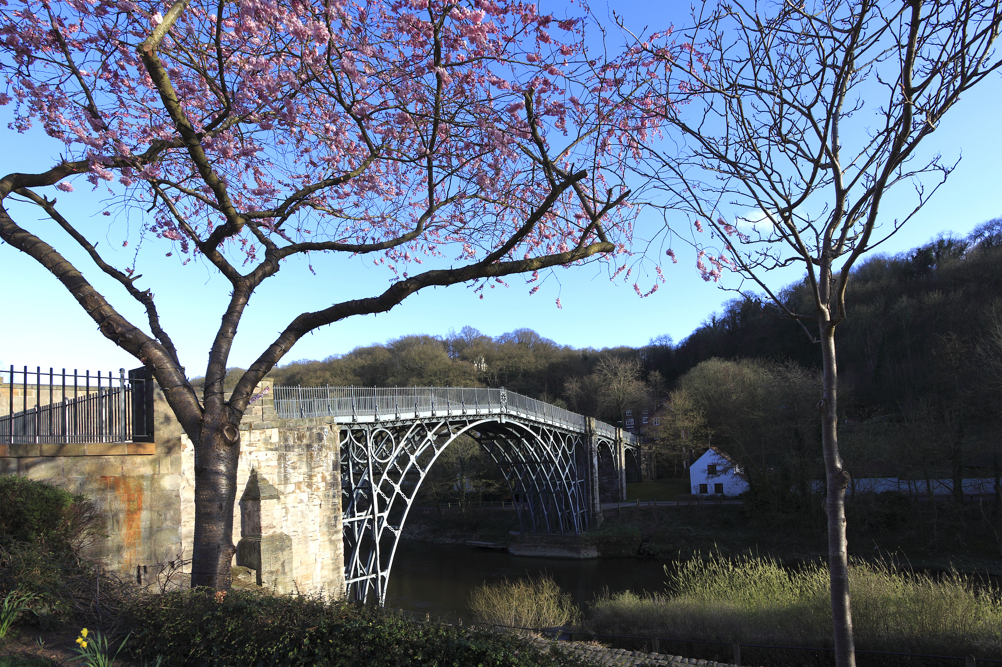 cast iron bridge, river severn, ironbridge town