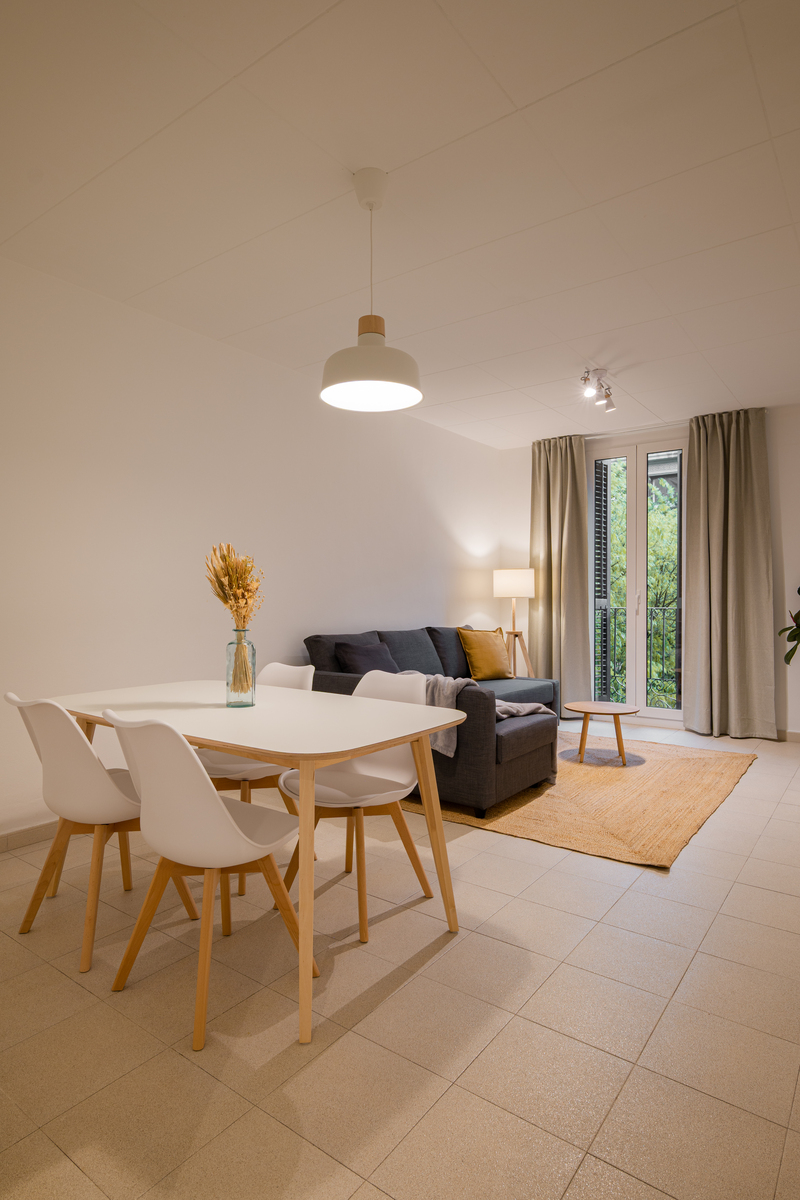 使用家居博主是口吻写篇1000字这是我见过最心动的装修把原木风搭配发挥到了极致高级又耐看需带标题和读者互动