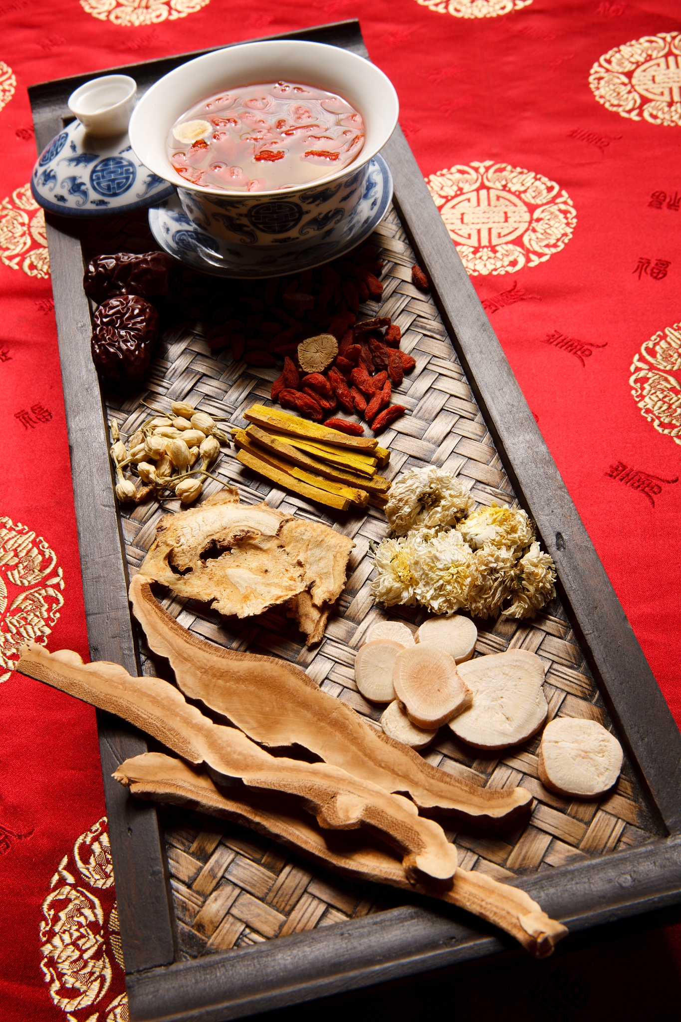 患有精神疾病可以服用安惠牌夕阳红胶囊吗？