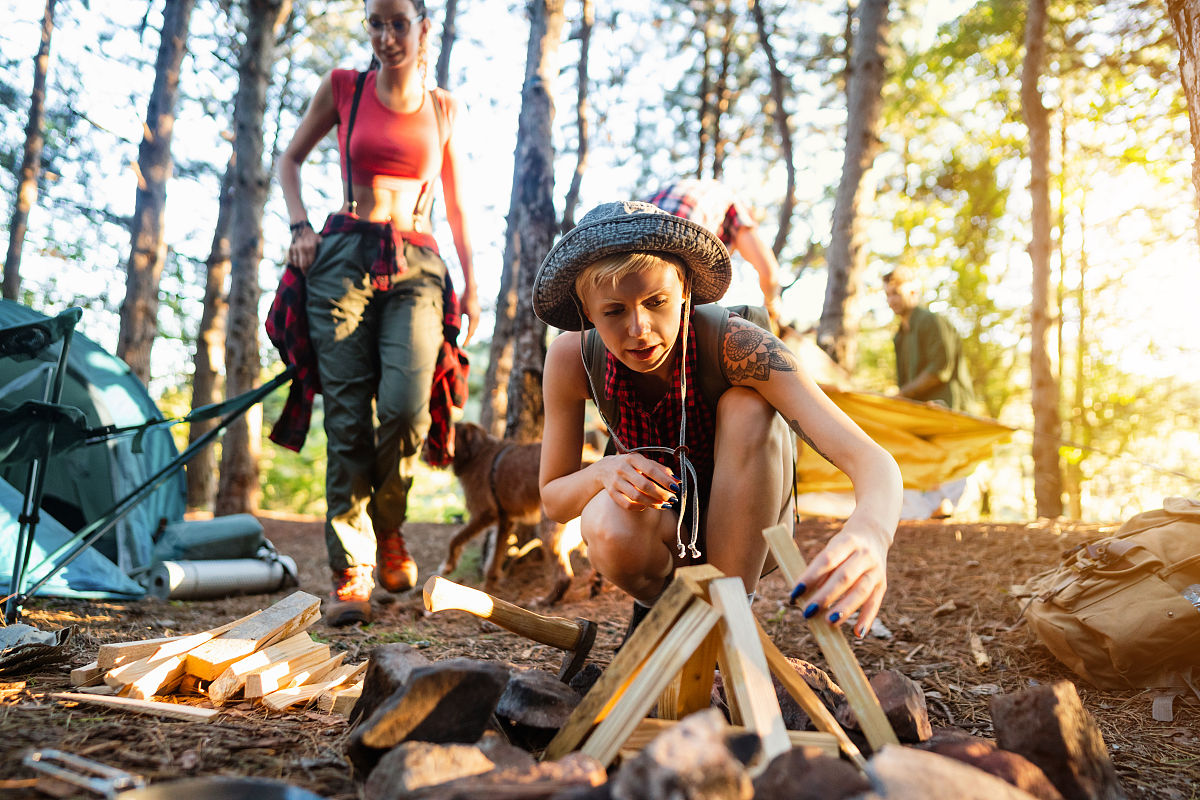 荒野求生：阿狂与狗的丛林庇护所建造指南