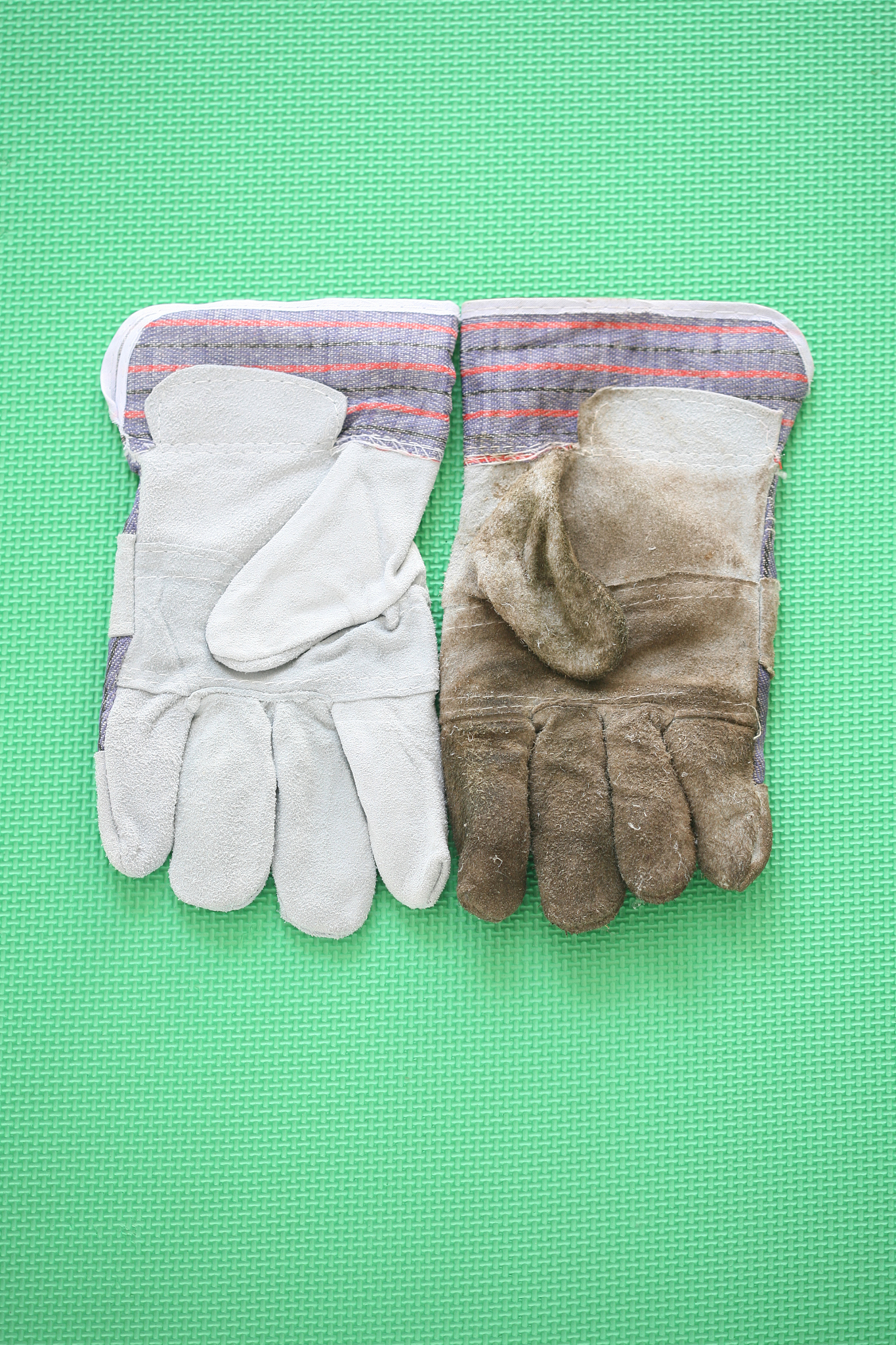 clean and dirty work gloves