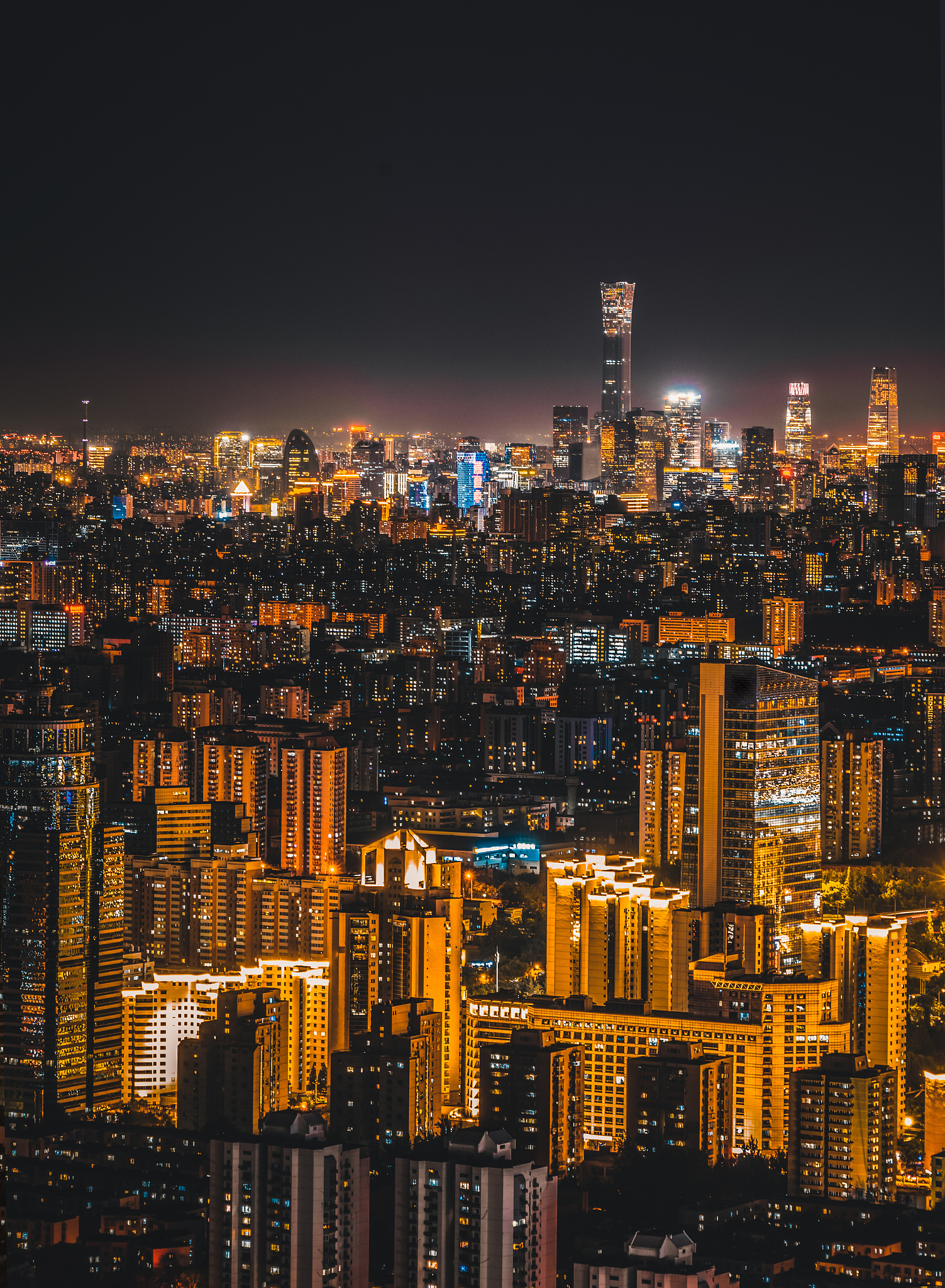 2020年8月初晚上城市灯光是几点开的