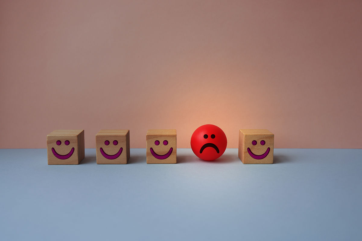 想要在人群中脱颖而出 把这句话换一种近义句