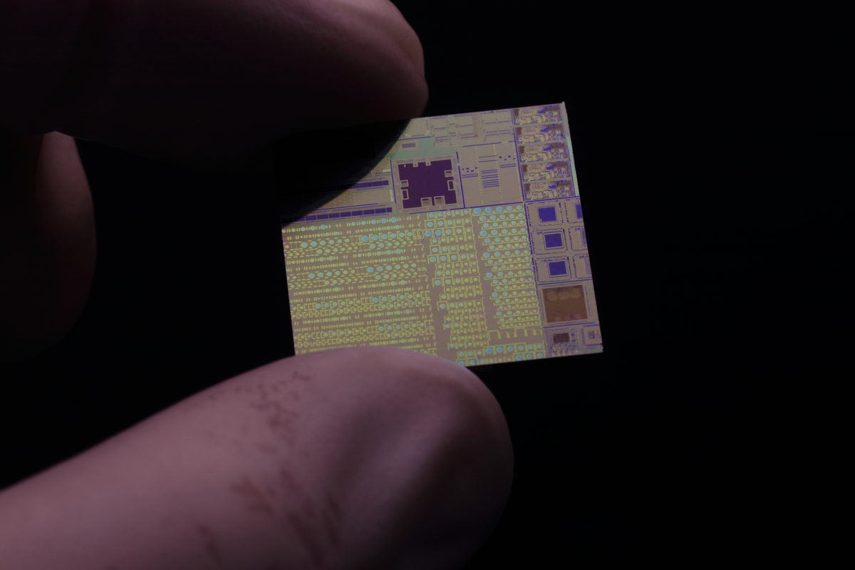 STM32F10x 人体检测 LED 闪烁和 OLED 图片切换