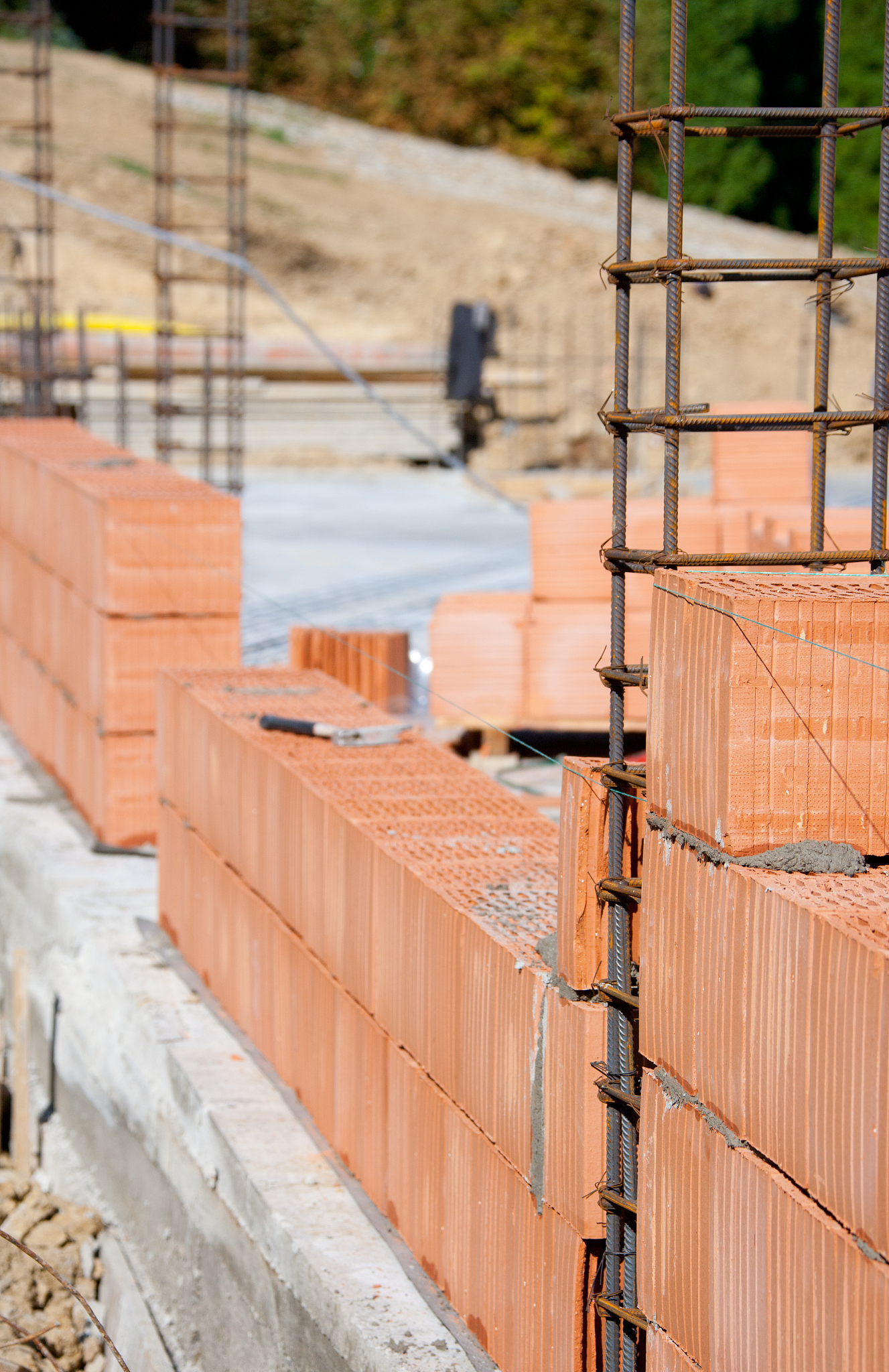 建设小型空心砌块厂必备标准规范：详细清单及解读