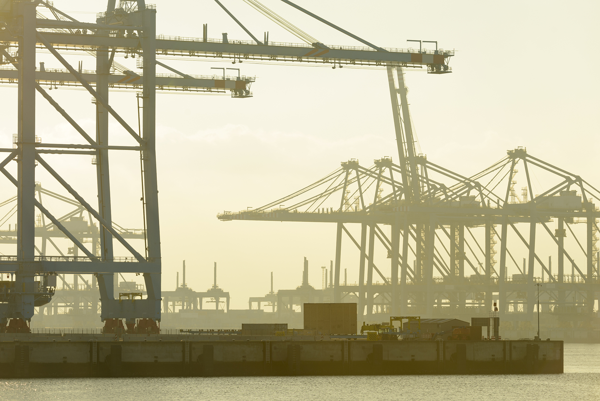 不可避免的因素：温度差异、货舱膨胀导致的体积变化