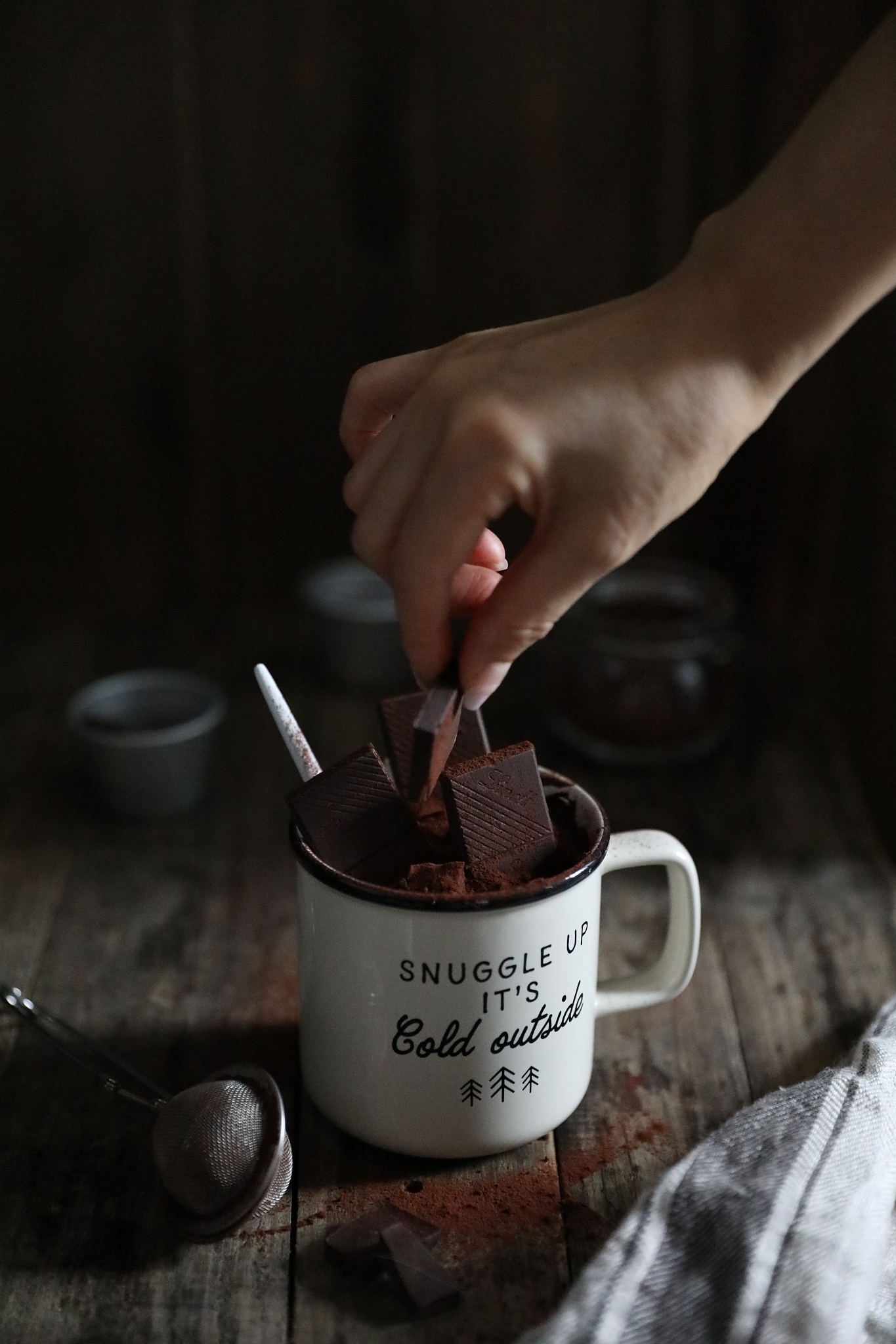 我的手冲咖啡豆品牌名称是“之讴”，请根据我的品牌名，写50个广告语，要求含有“咖啡之讴”四个字。