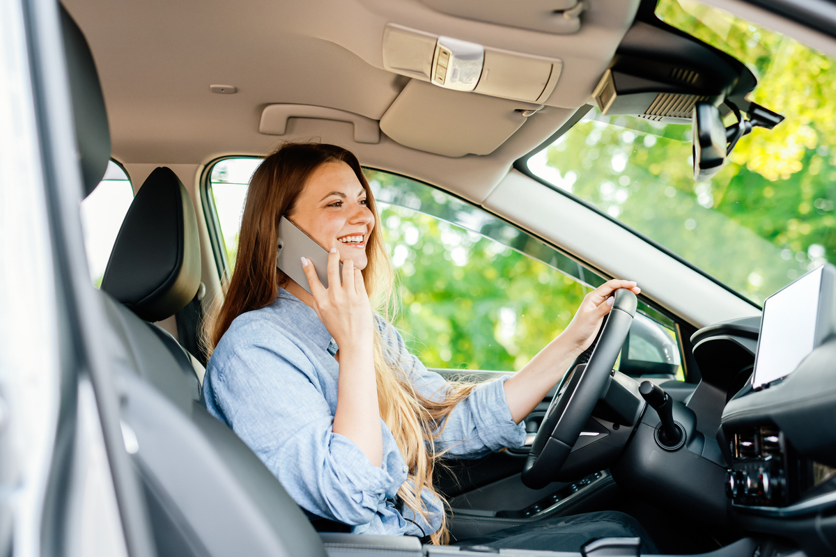 男人眼中会开车的女人：独立、自信、时尚