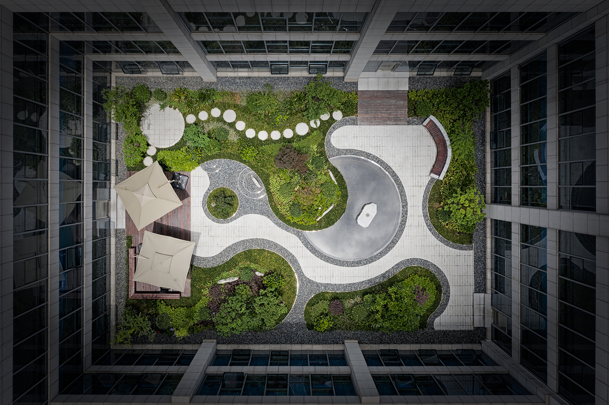 校园中庭设计设计成本对环境影响环保、安全、使用效果