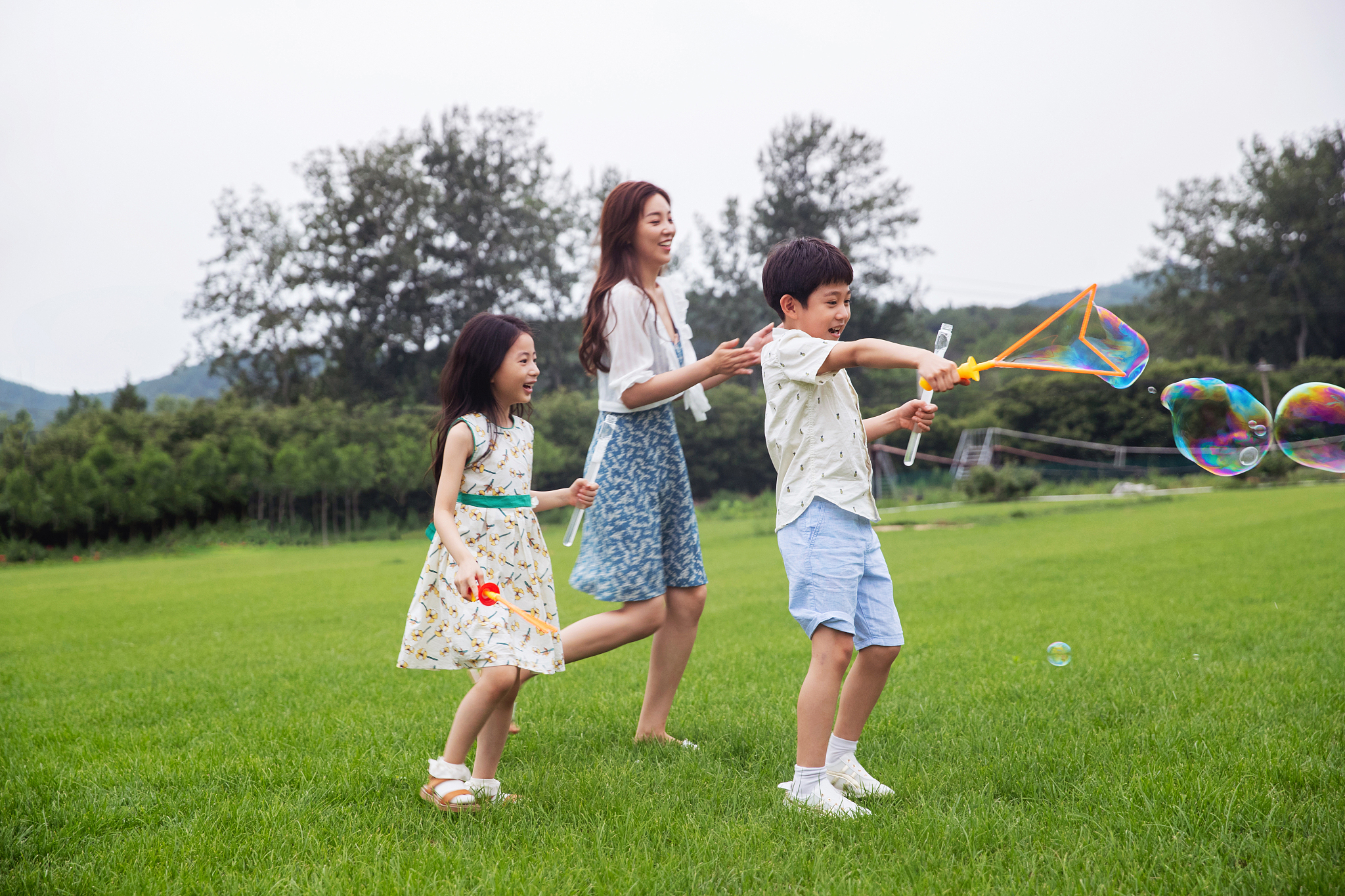 难忘的童年 写一篇300字小学作文