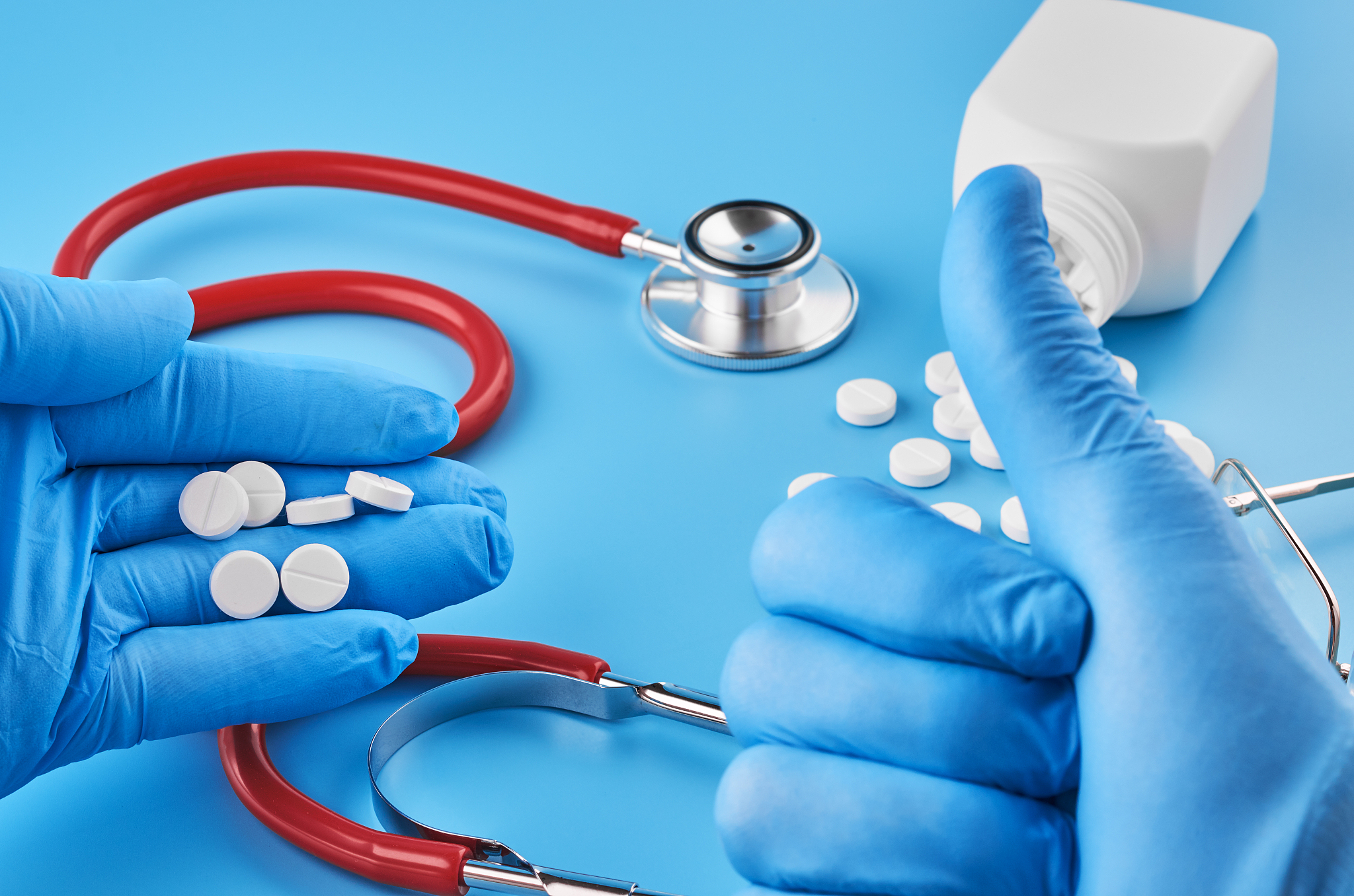young human hand hold pills tablets in palm. healthcare, medical