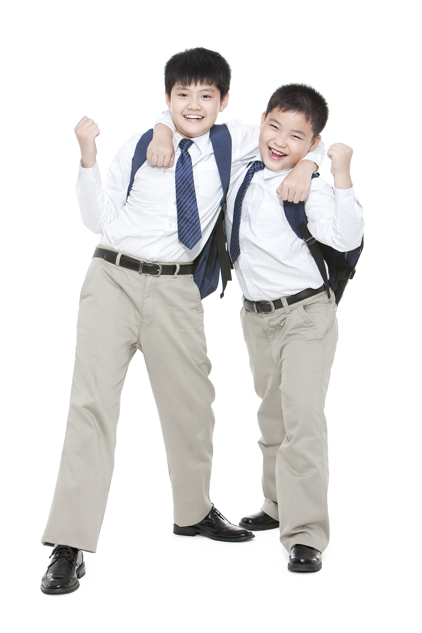 开心的小学男生们