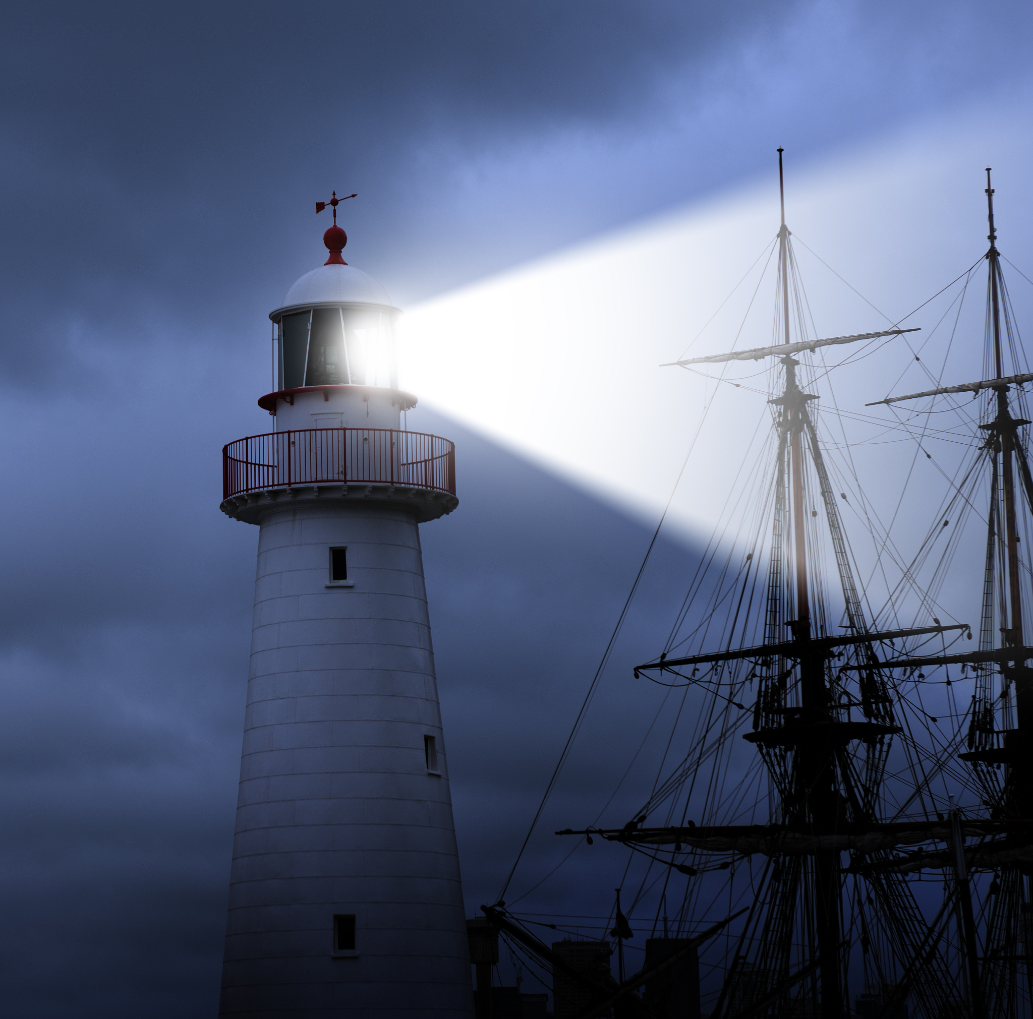 远方灯塔：守护海域的微弱光芒