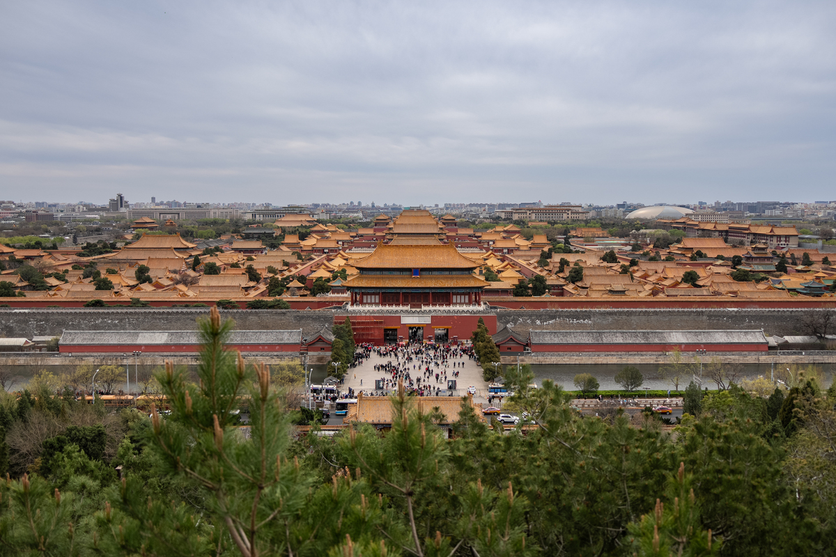您好请给我一篇初中生可以写出来的文笔极好700字左右的富含历史人文自然景观个人情感的北京游记