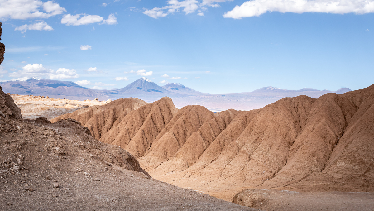 智利是全球最大的锂生产国占据全球近40％的锂市场。这句话是否正确