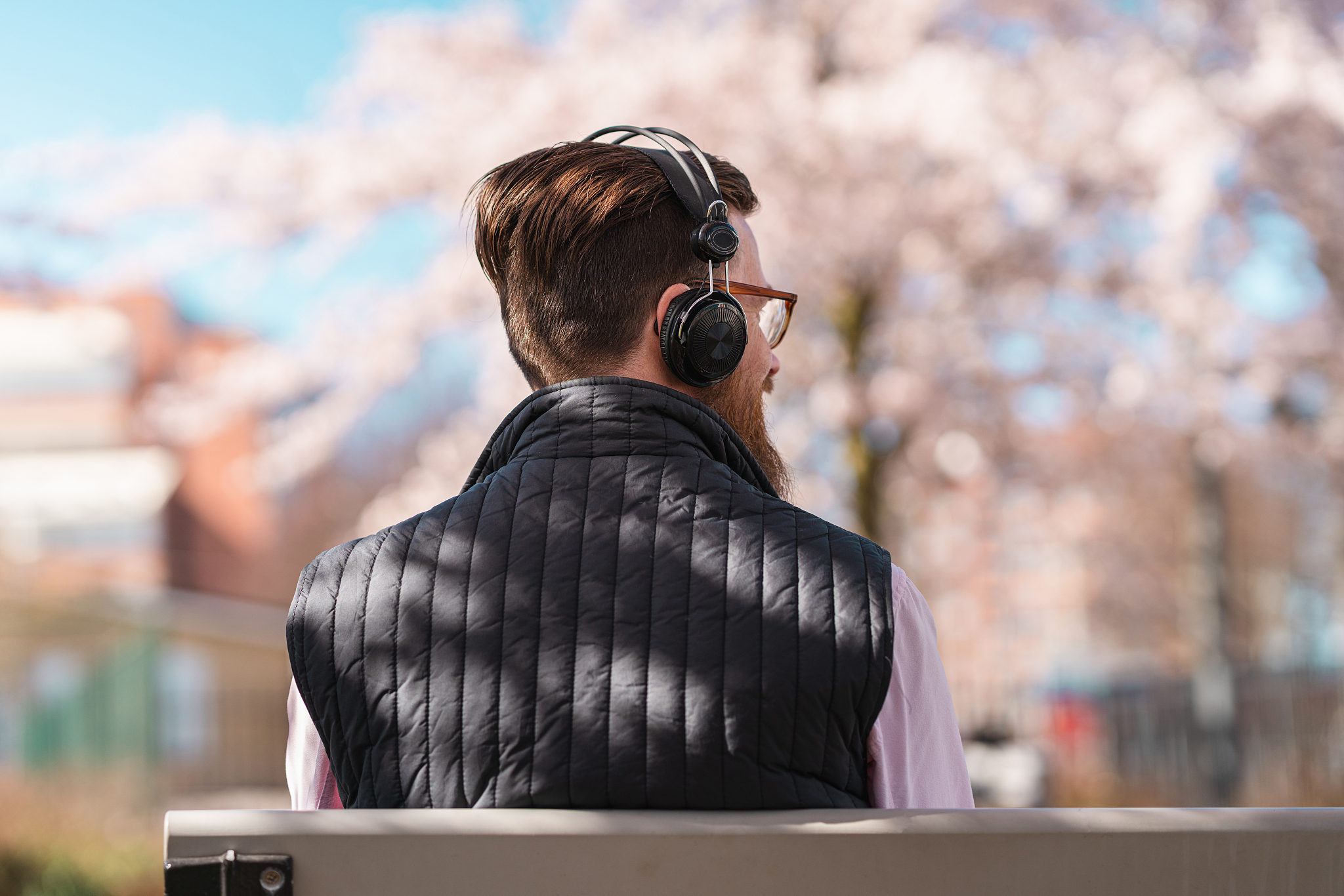man listening to podcasts in a public park