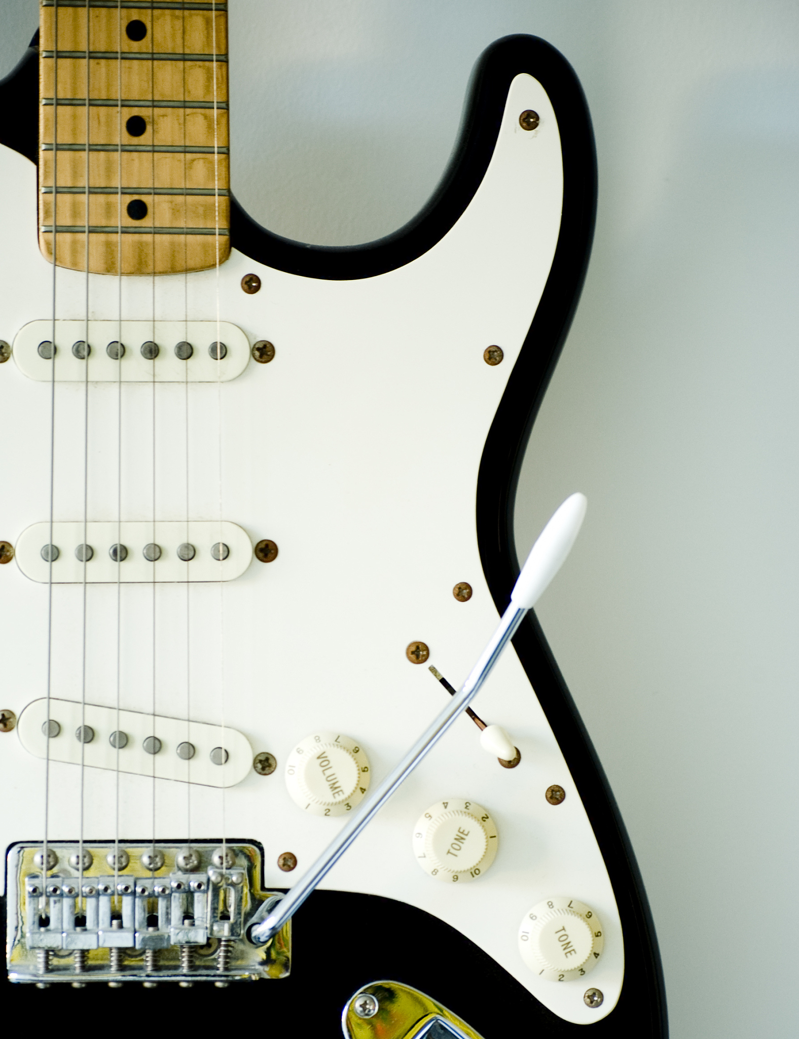 Full-size Electric Guitar Set: A Complete Beginner Kit Review