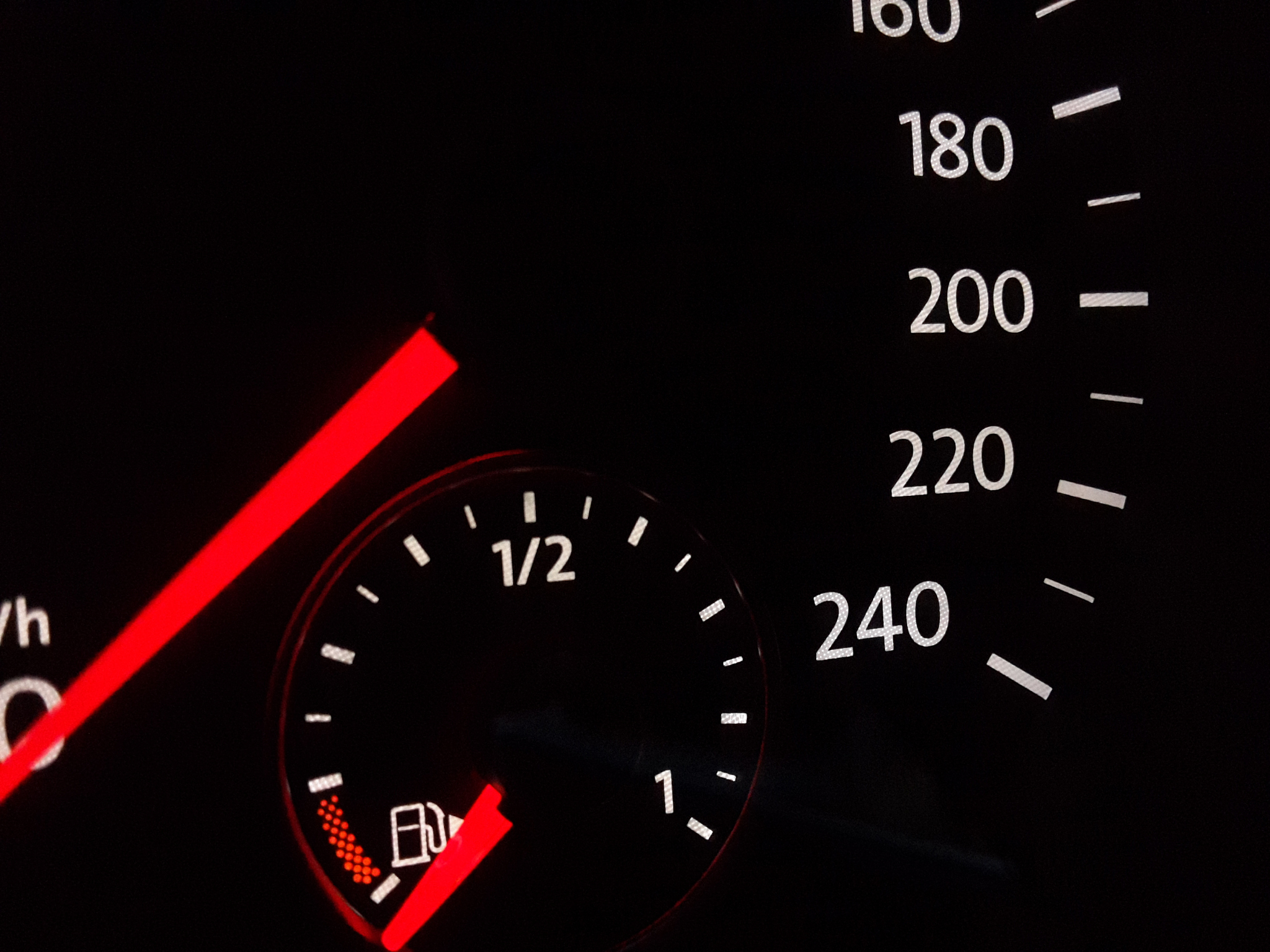 汽车油耗计算：8元/升油价，44公里耗油3.3升，每公里多少钱？