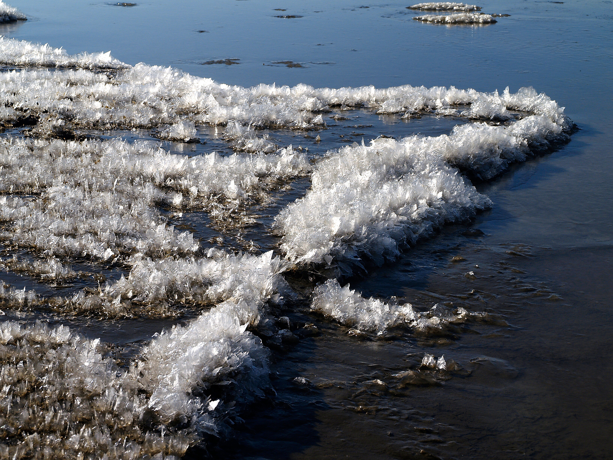 帮我对仗春江潮汛铮洞庭波撼城此处是水处处是水江河湖海水光接天无边无际