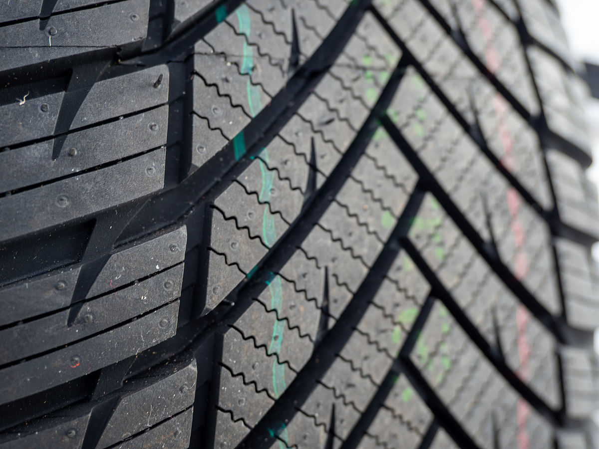 起亚KX7轮胎为何是携驰品牌？