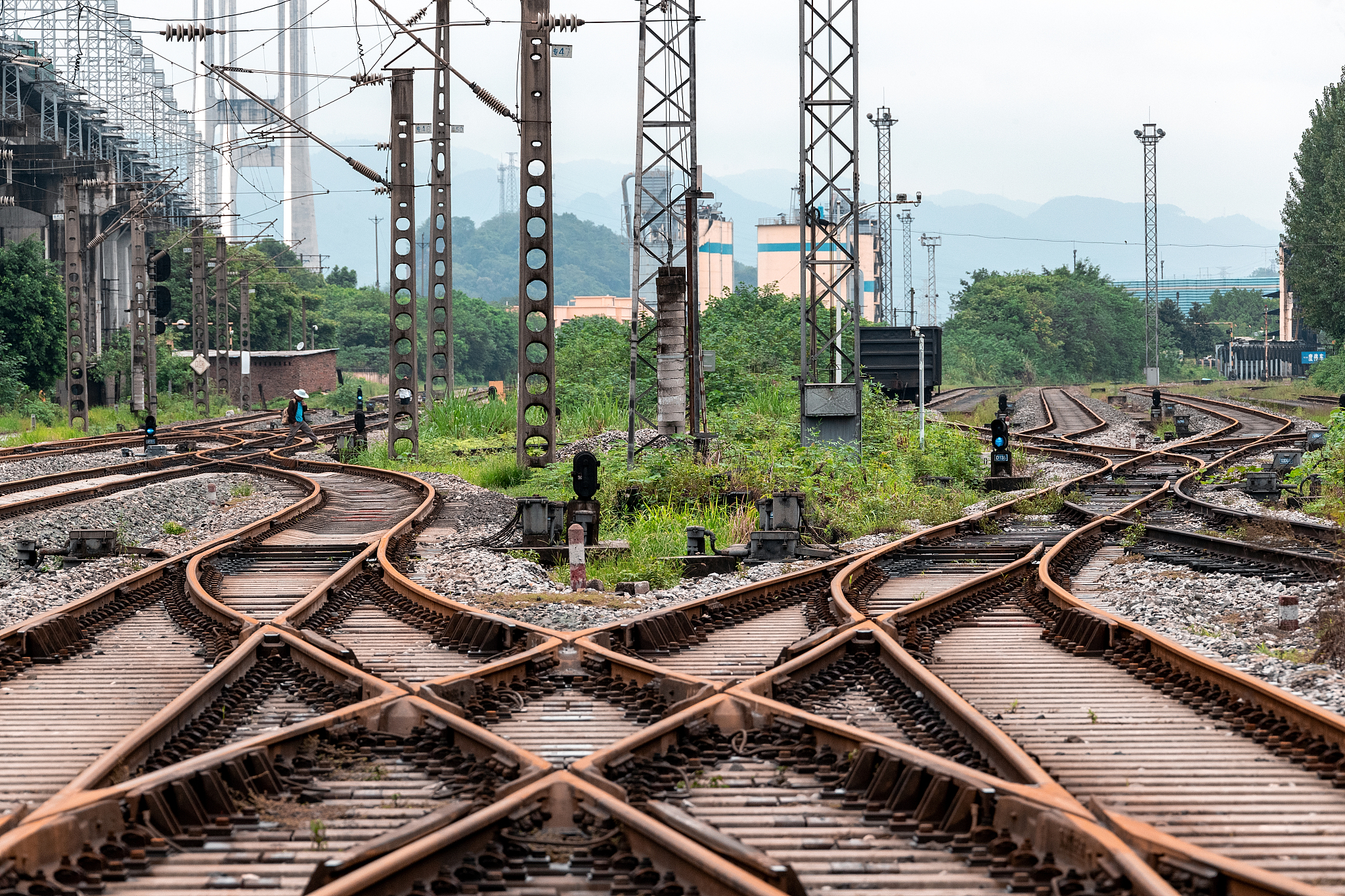 新陶铁路首列煤炭列车开行，成都铁路学校分享喜讯