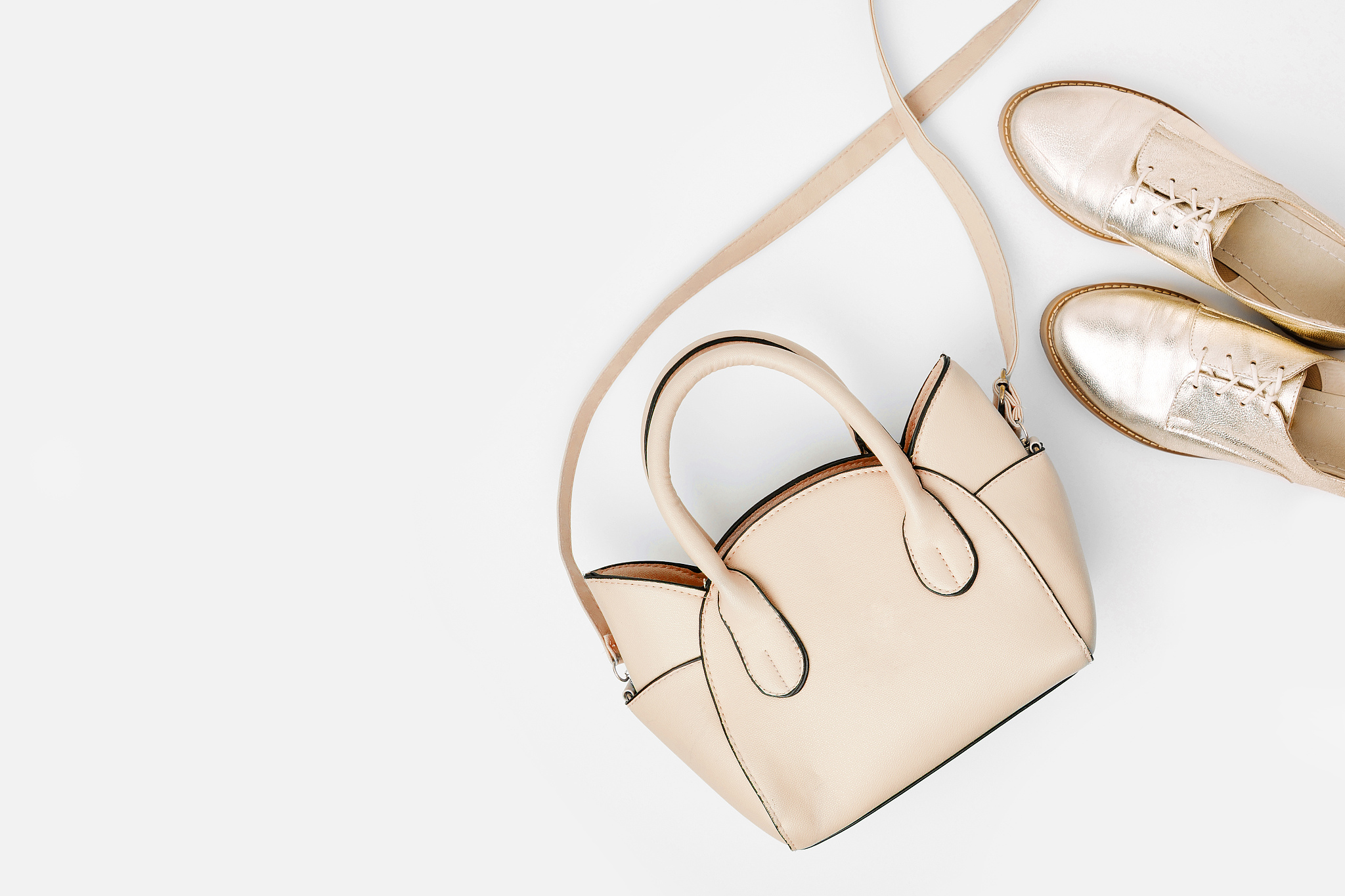 春季配饰指南：打造清新亮眼造型