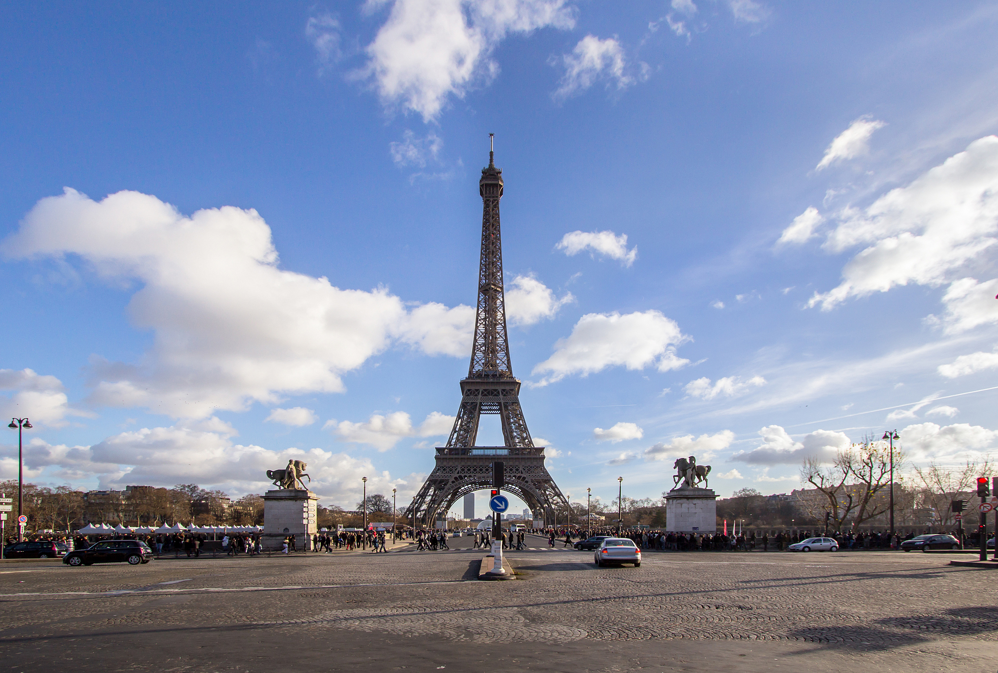 埃菲尔铁塔的三个特点
